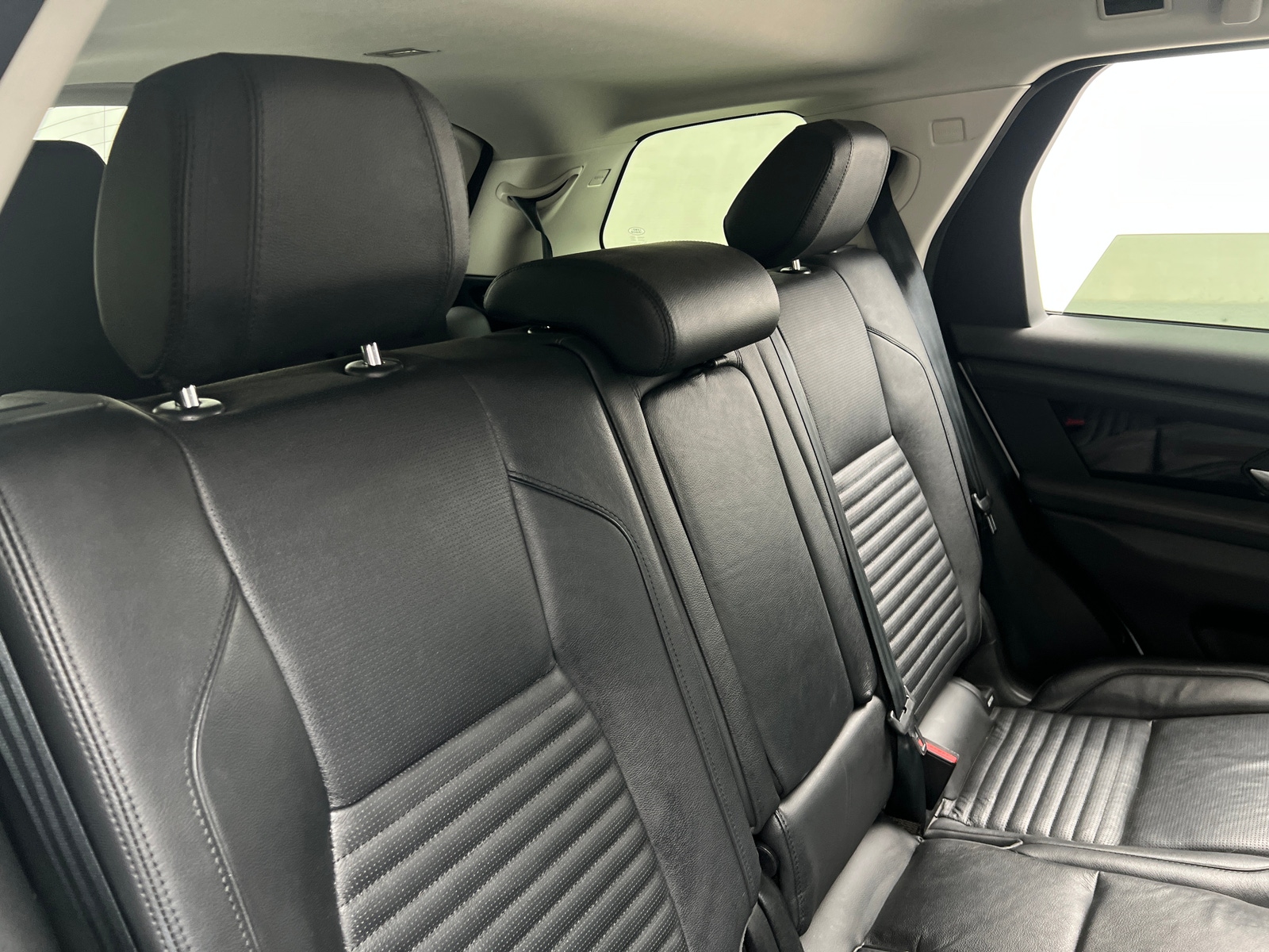 Thumbnail: 2020 Land Rover Discovery Sport - 5