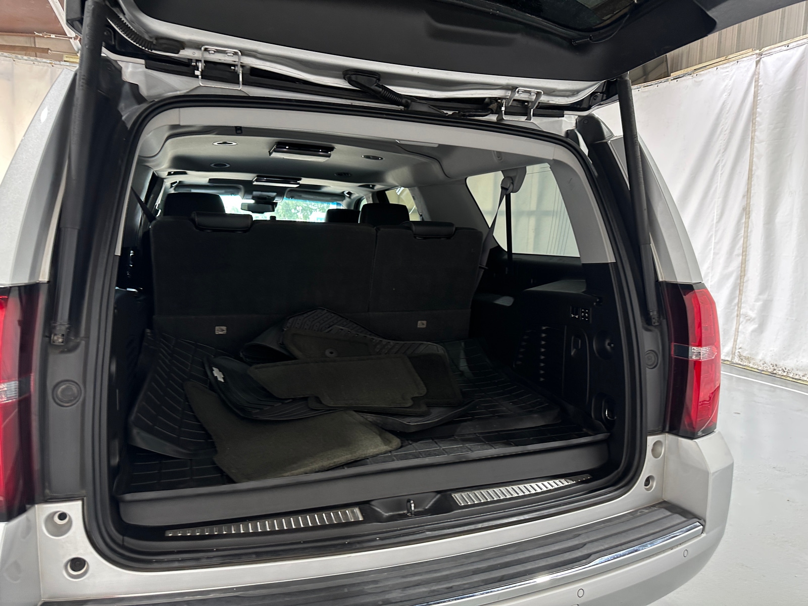 Thumbnail: 2016 Chevrolet Suburban - 7