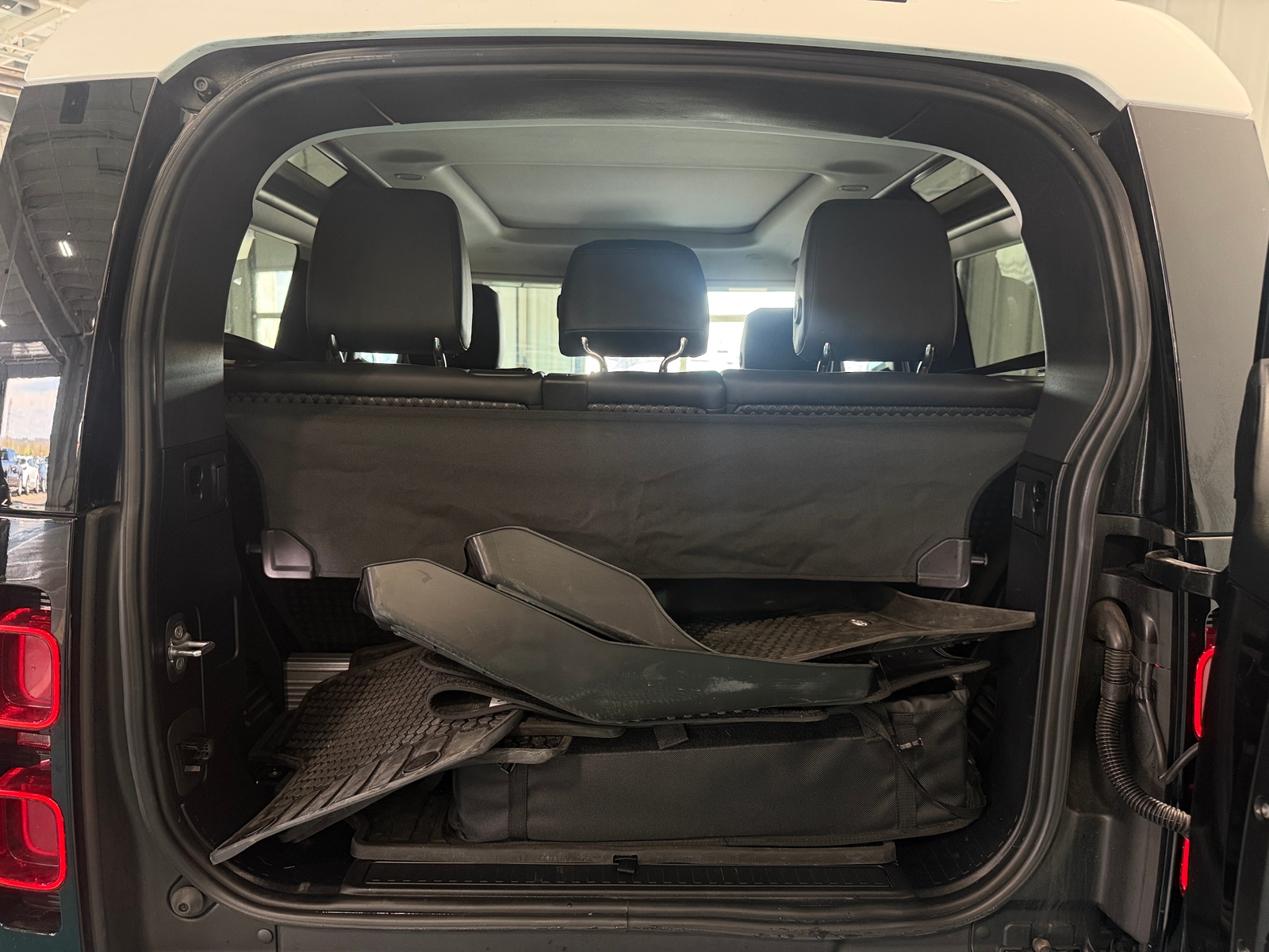 Thumbnail: 2023 Land Rover Defender - 6