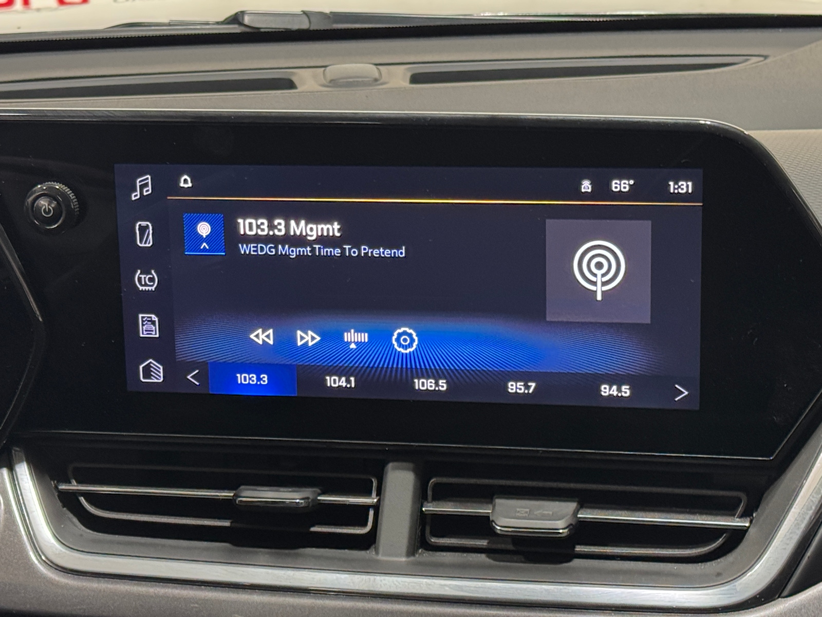 Thumbnail: 2024 Chevrolet Trax - 3