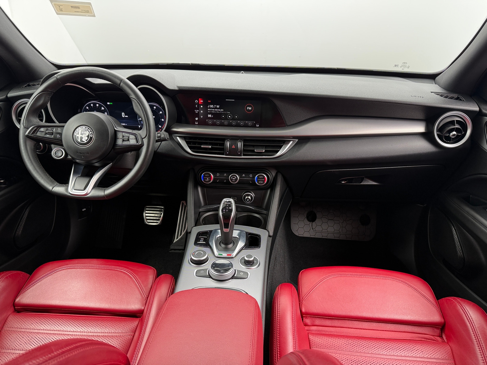 Thumbnail: 2024 Alfa Romeo Stelvio - 2