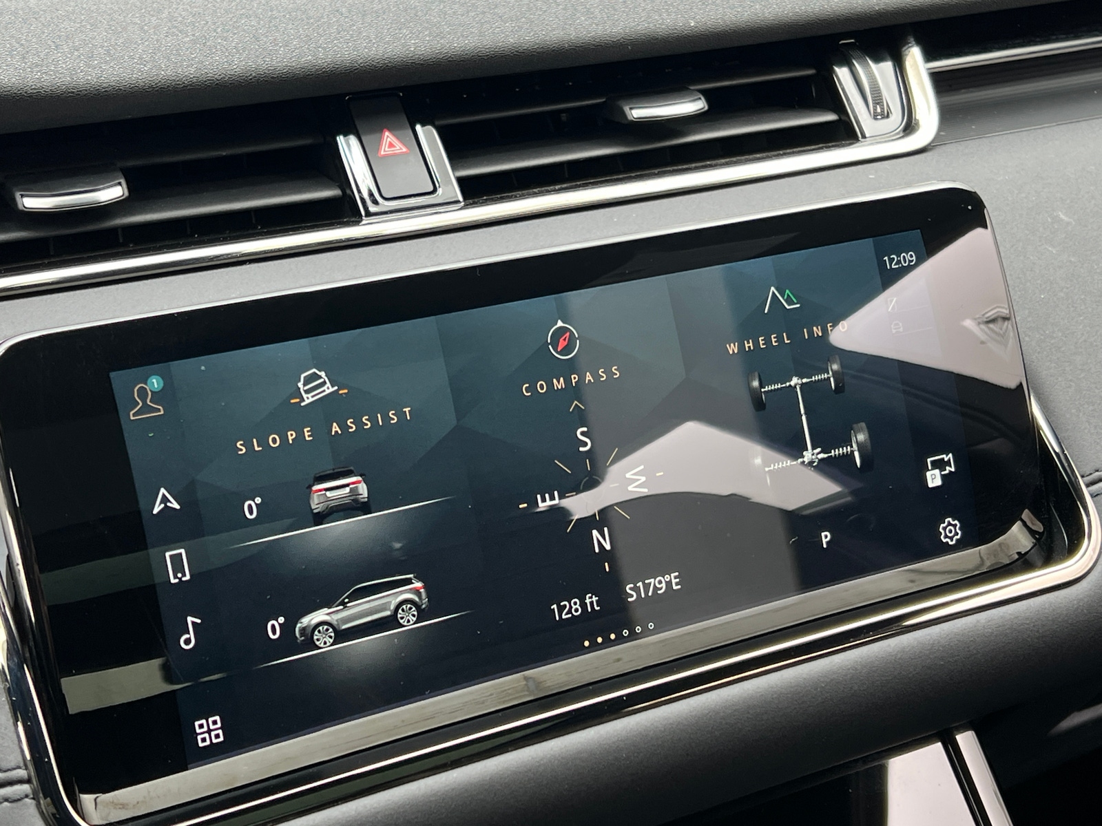 Thumbnail: 2023 Land Rover Range Rover Evoque - 3