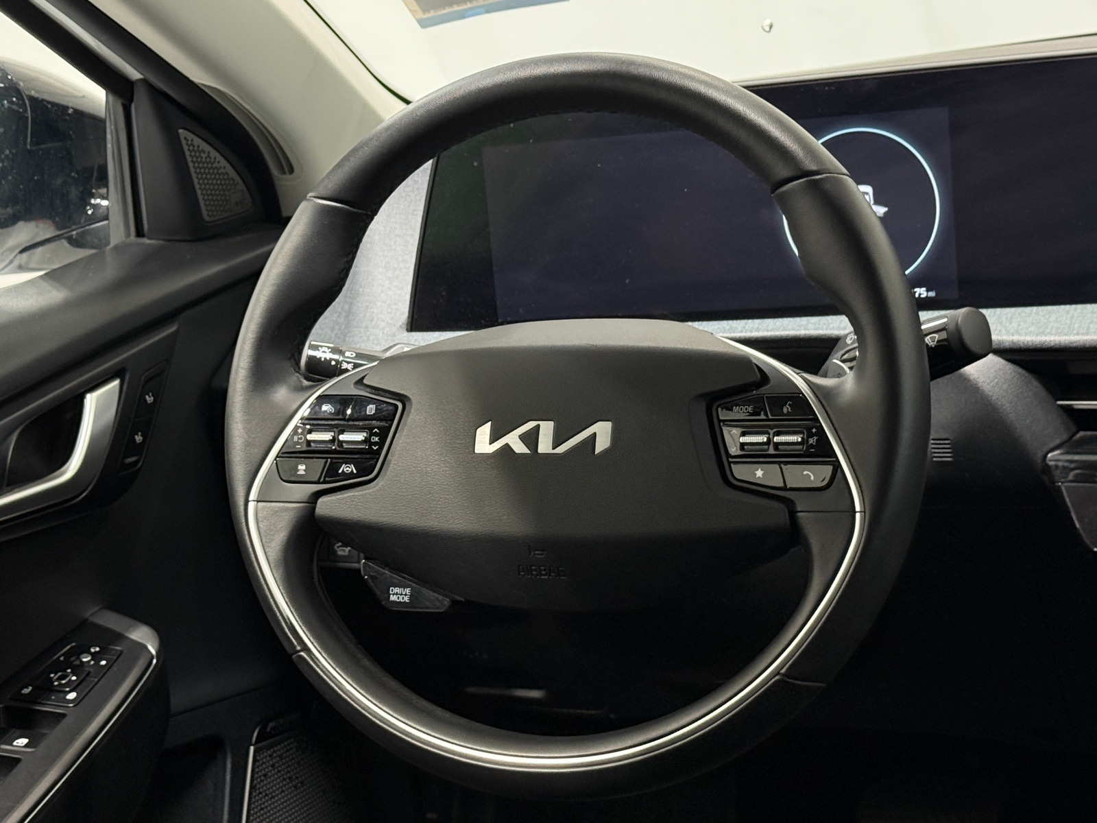 Thumbnail: 2023 Kia EV6 - 4