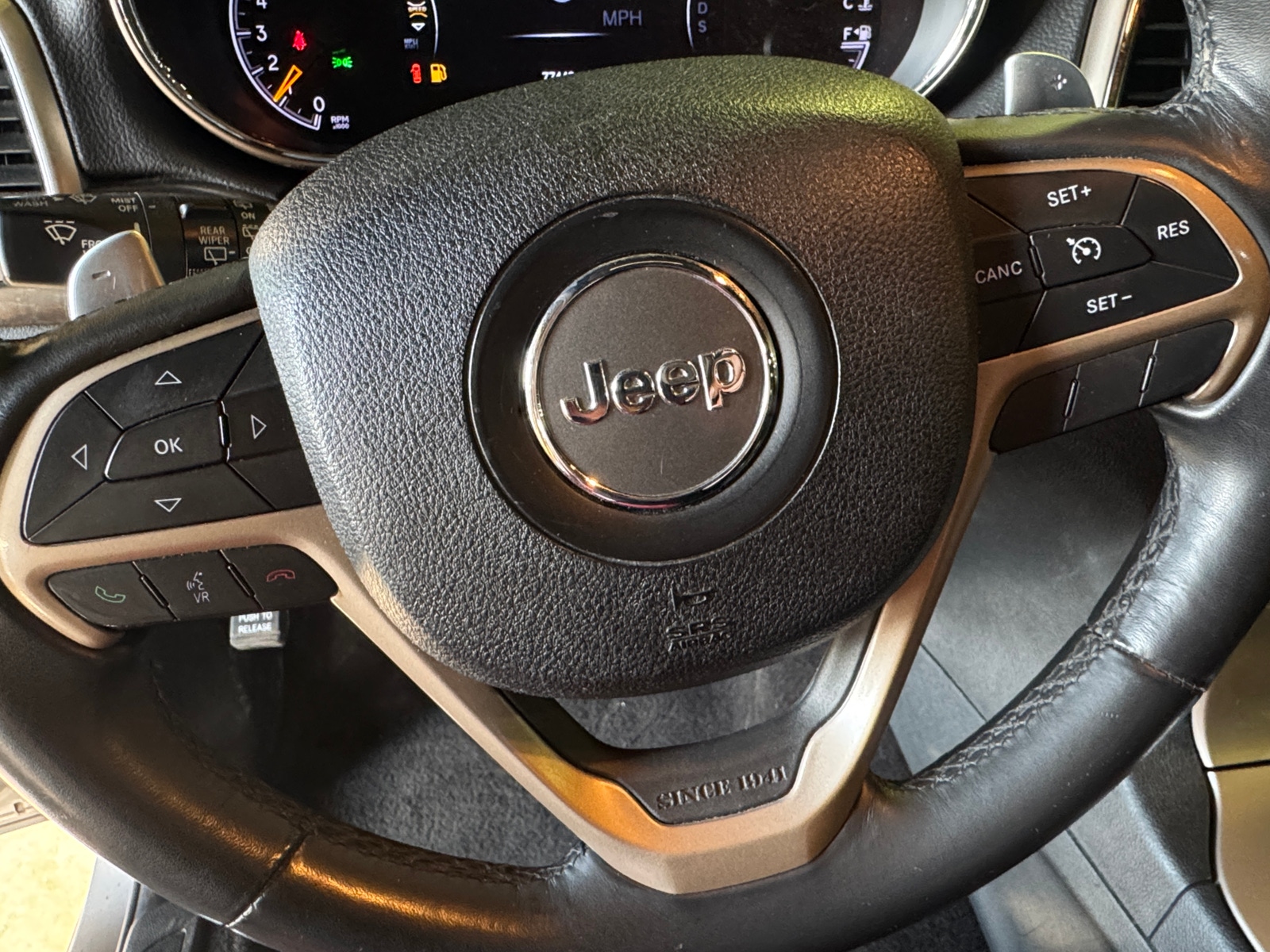 Thumbnail: 2015 Jeep Grand Cherokee - 5