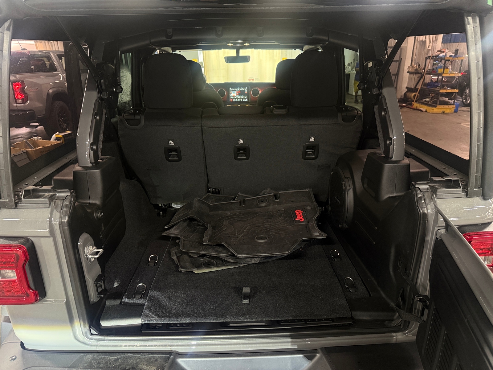 Thumbnail: 2020 Jeep Wrangler - 7