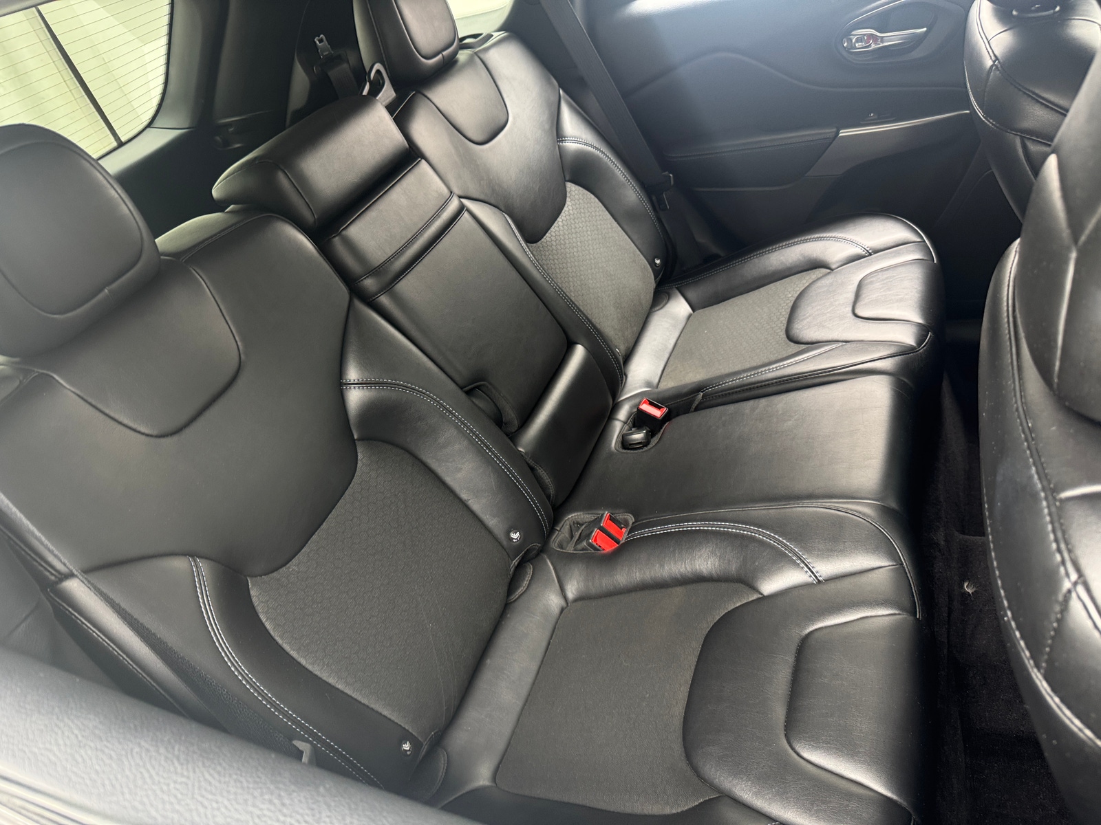 Thumbnail: 2019 Jeep Cherokee - 6