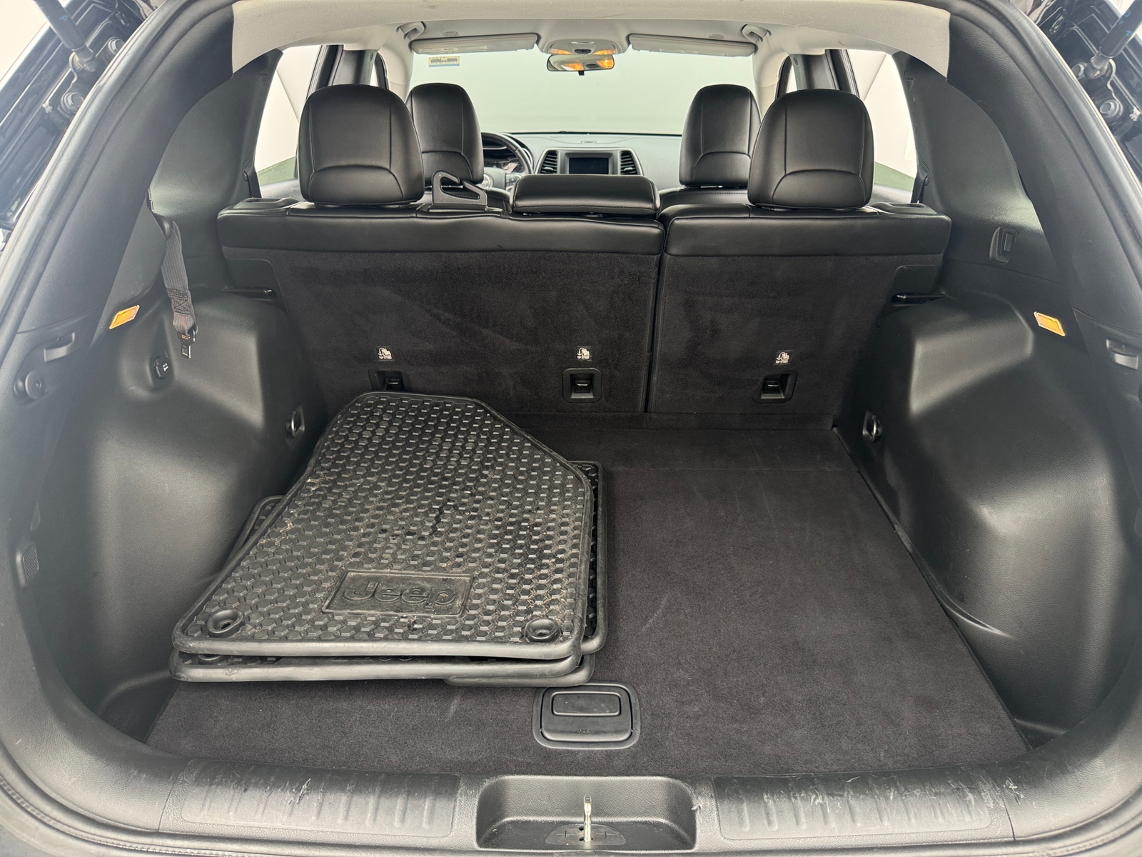 Thumbnail: 2019 Jeep Cherokee - 7