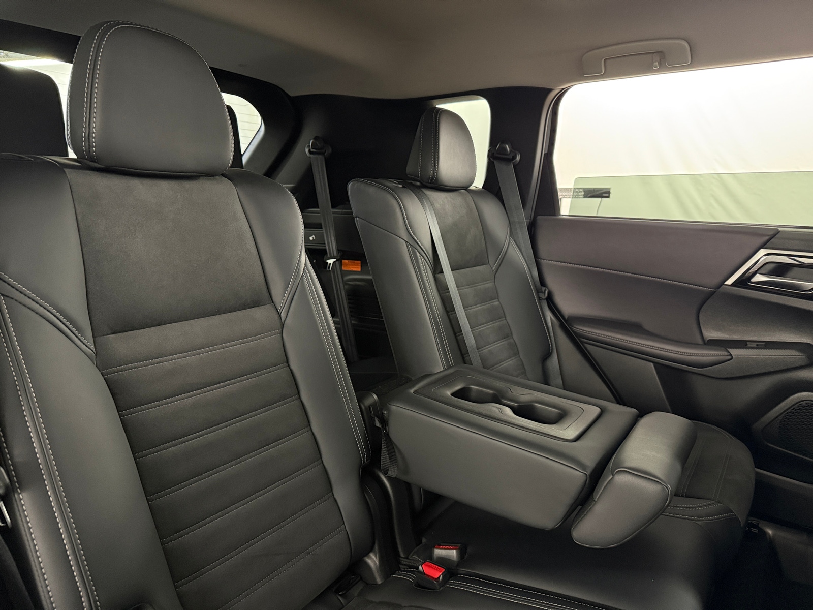 Thumbnail: 2024 Mitsubishi Outlander - 5