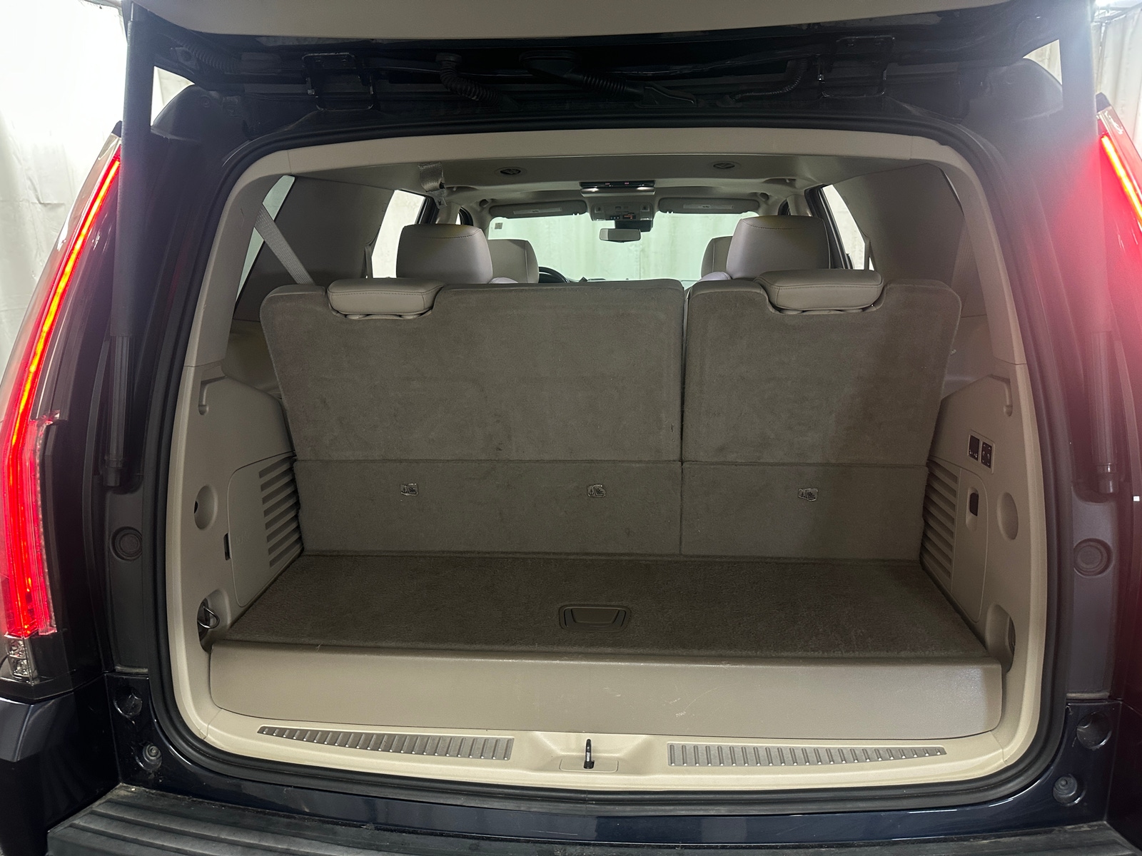 Thumbnail: 2019 Cadillac Escalade - 6