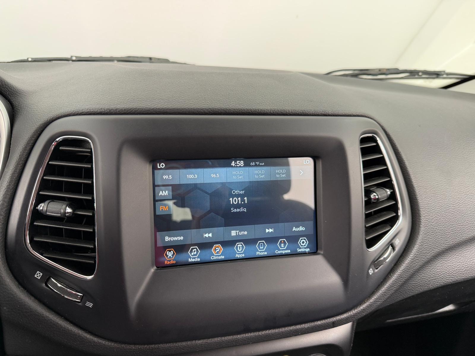 Thumbnail: 2021 Jeep Compass - 4