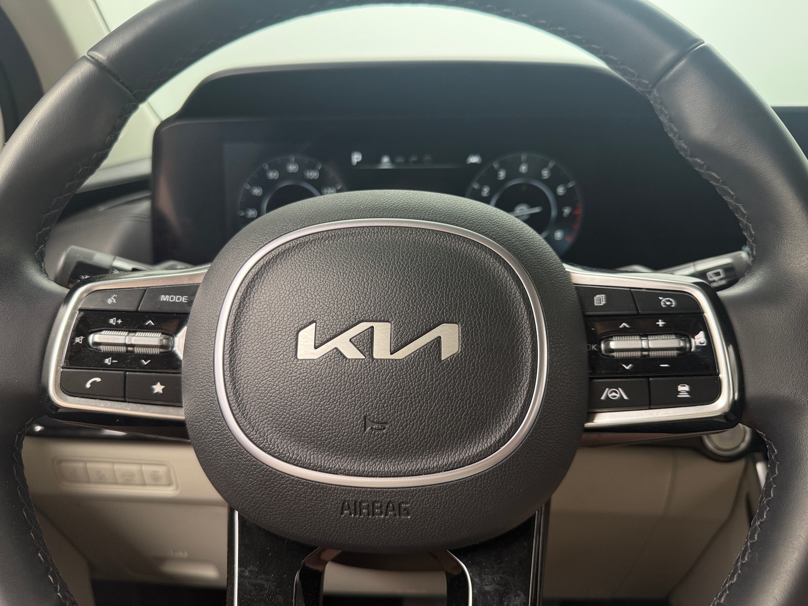 Thumbnail: 2023 Kia Carnival - 4