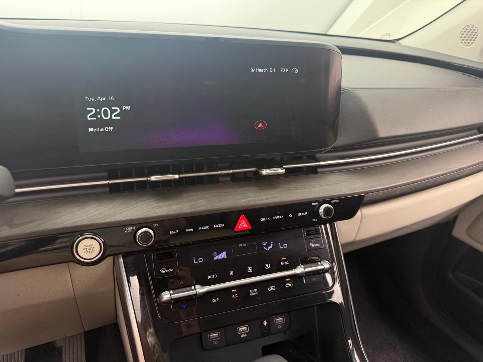 Thumbnail: 2023 Kia Carnival - 3