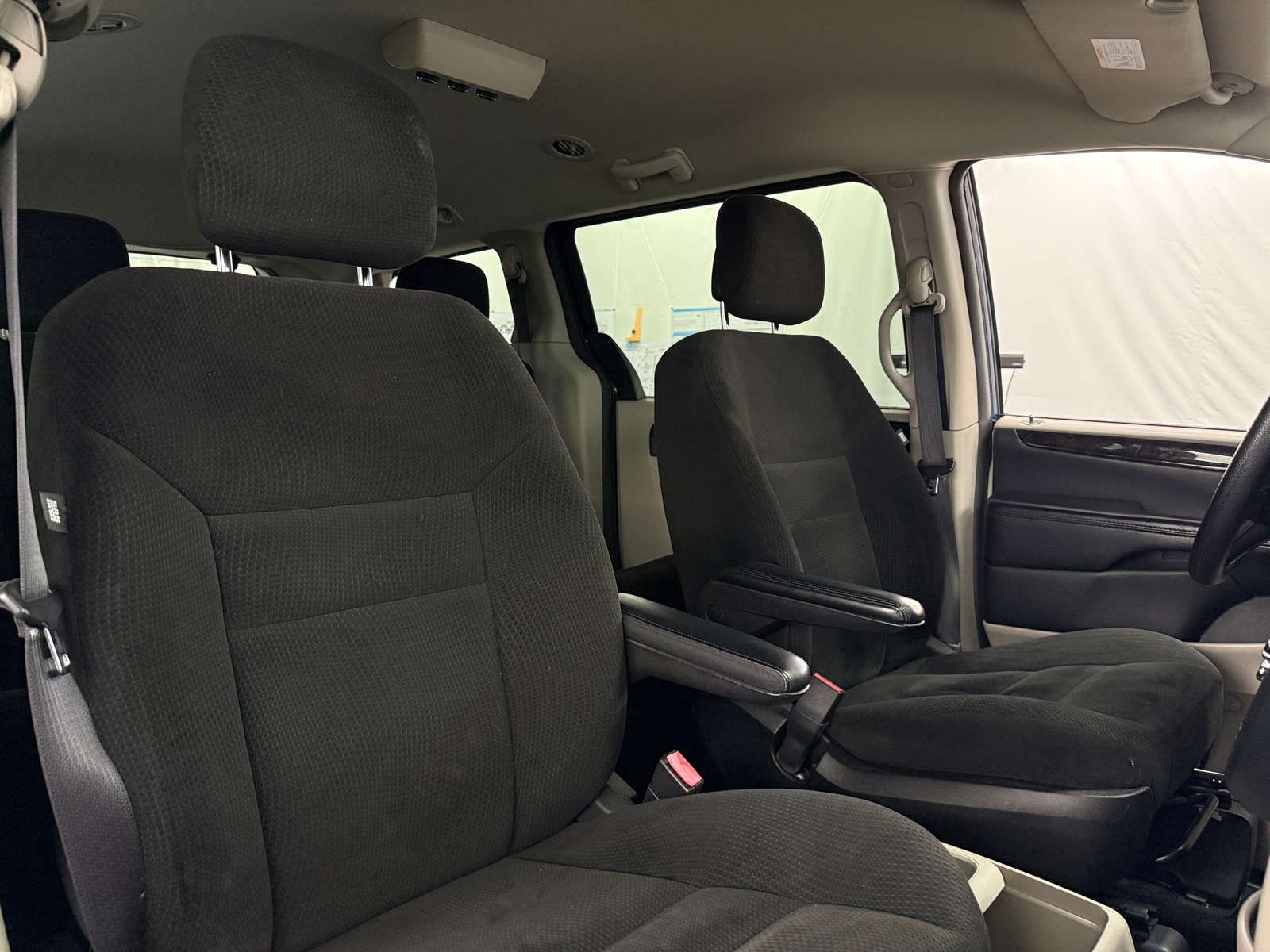 Thumbnail: 2015 Dodge Grand Caravan - 2