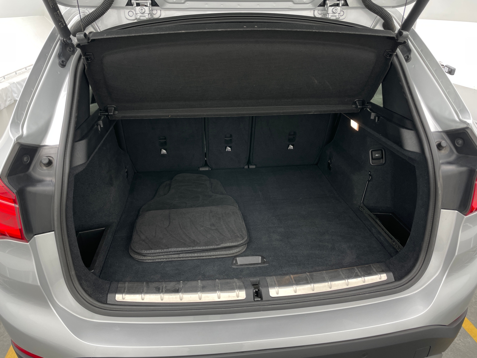 Thumbnail: 2019 BMW X1 - 6