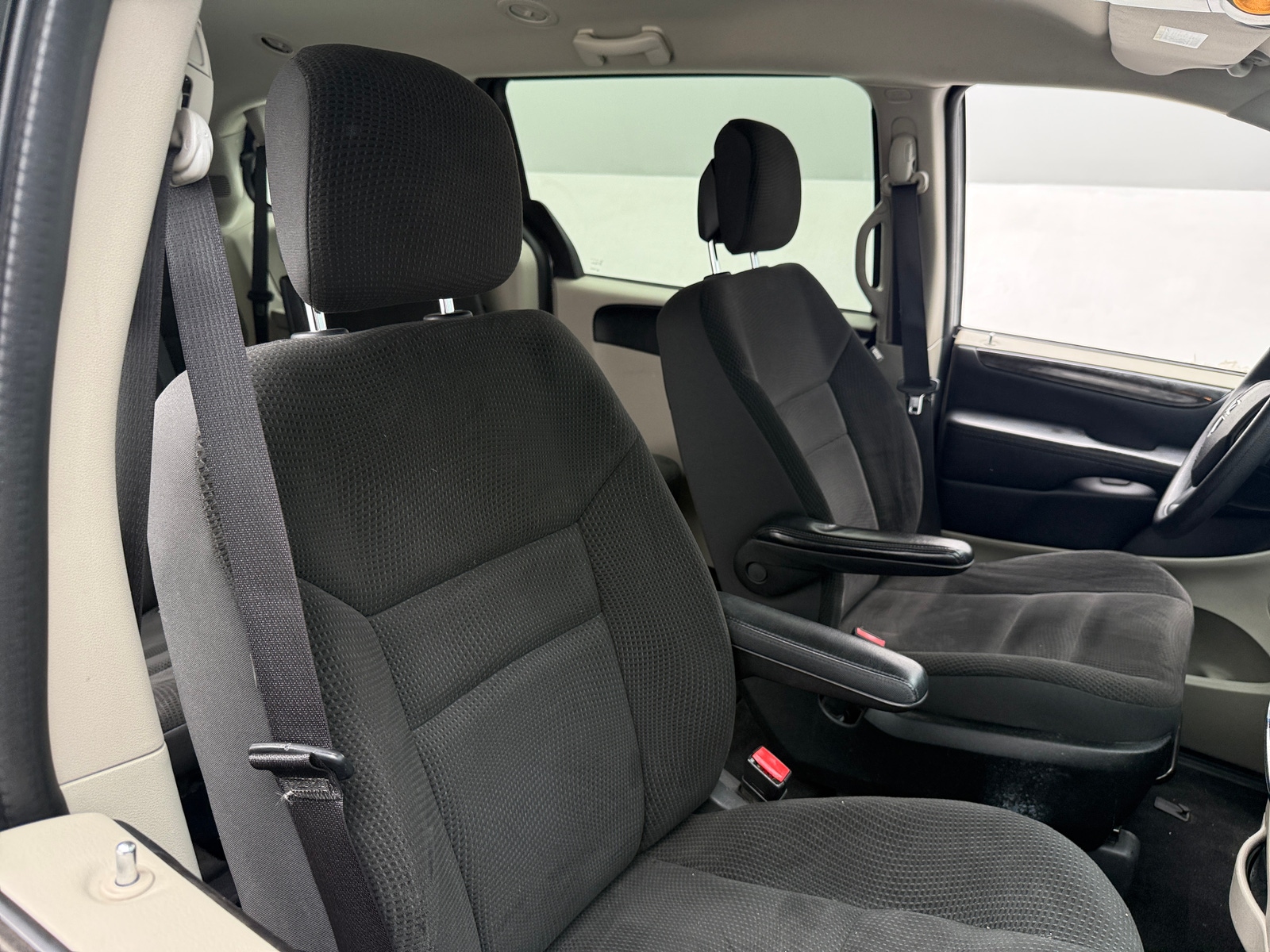 Thumbnail: 2017 Dodge Grand Caravan - 2