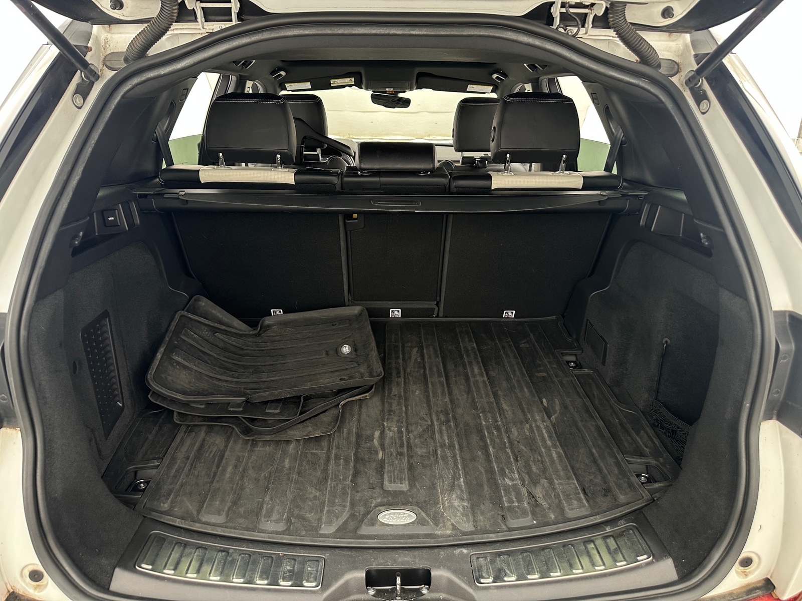 Thumbnail: 2020 Land Rover Discovery Sport - 6