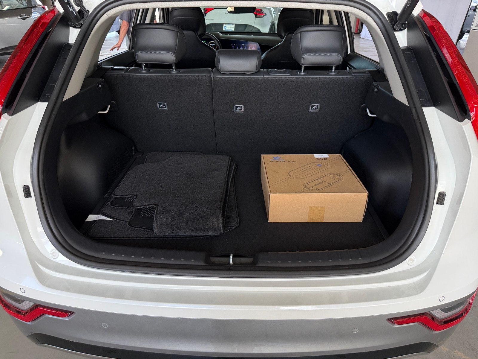 Thumbnail: 2024 Kia Niro - 6