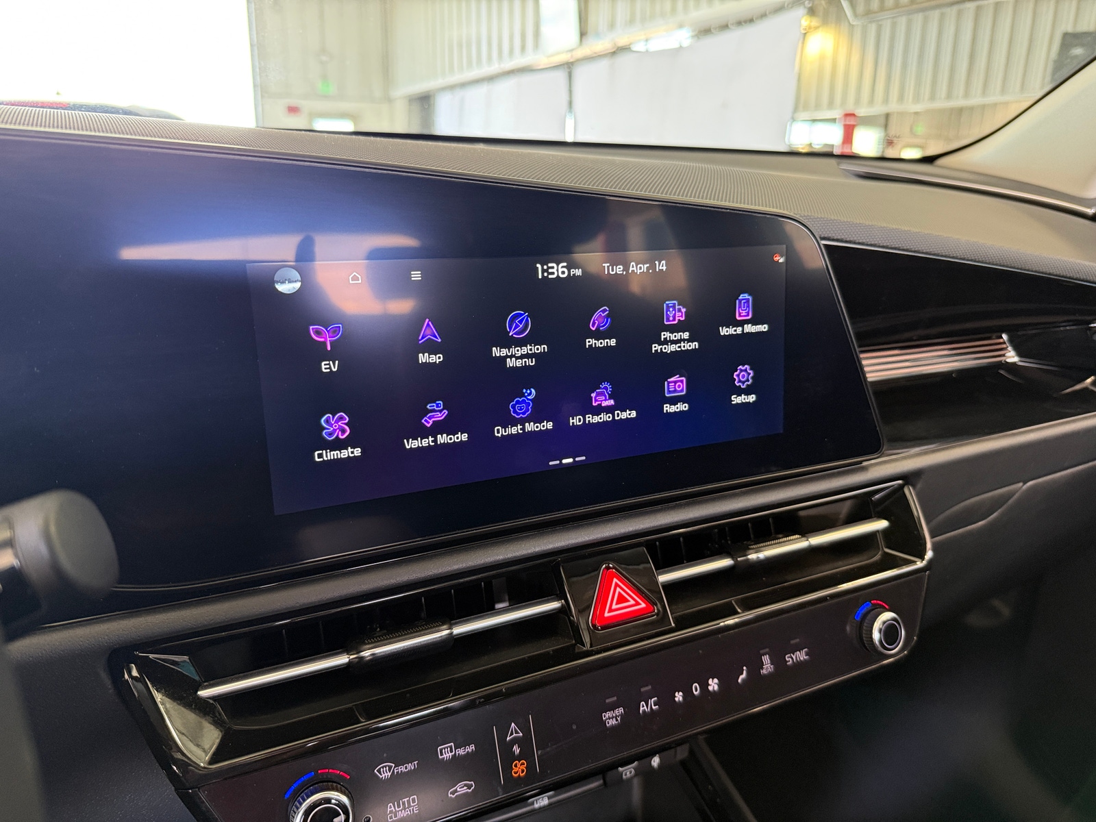 Thumbnail: 2024 Kia Niro - 3