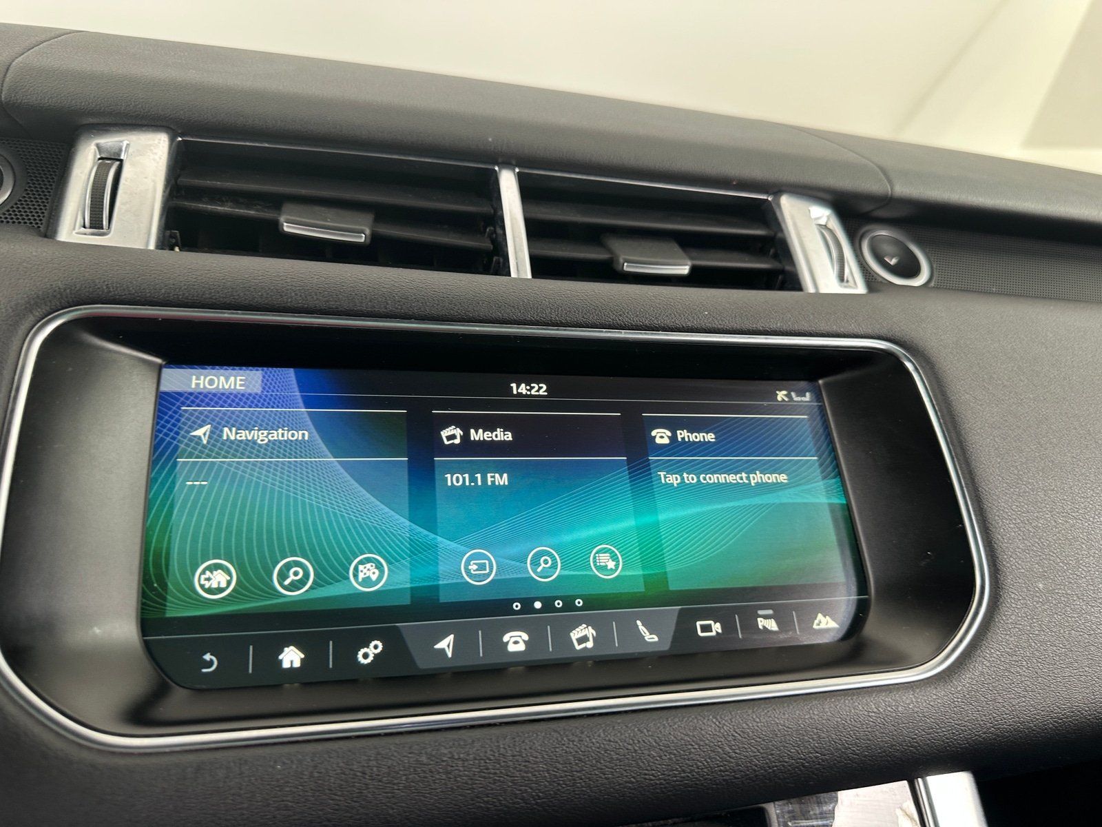Thumbnail: 2017 Land Rover Range Rover Sport - 3