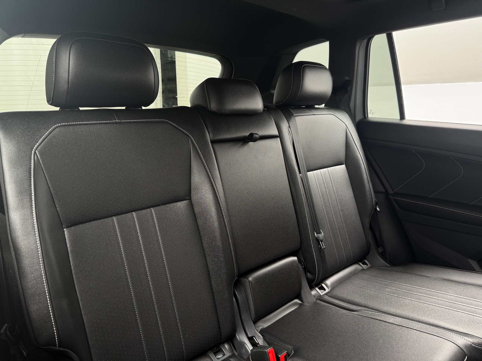 Thumbnail: 2022 Volkswagen Tiguan - 5