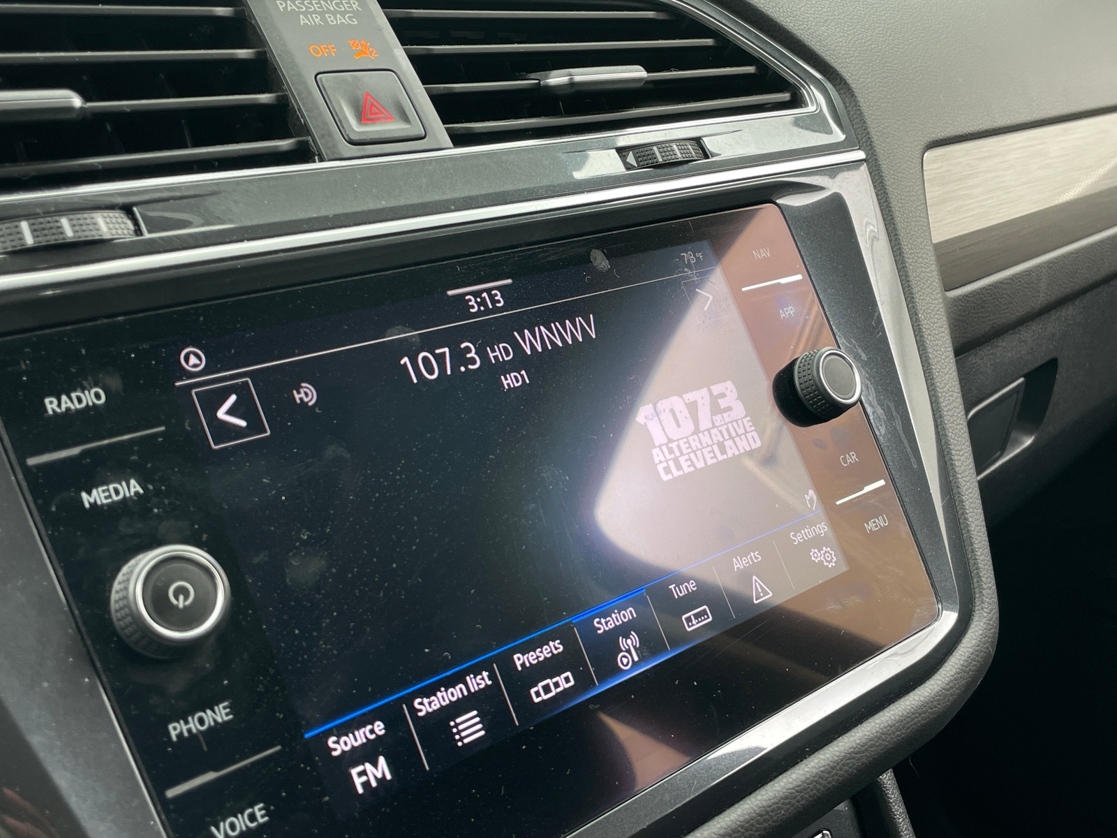 Thumbnail: 2021 Volkswagen Tiguan - 3