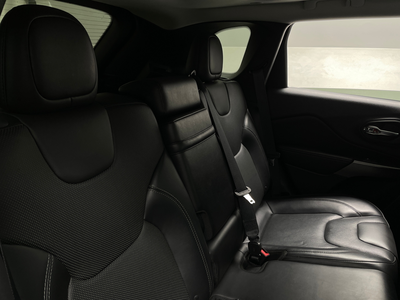 Thumbnail: 2019 Jeep Cherokee - 5