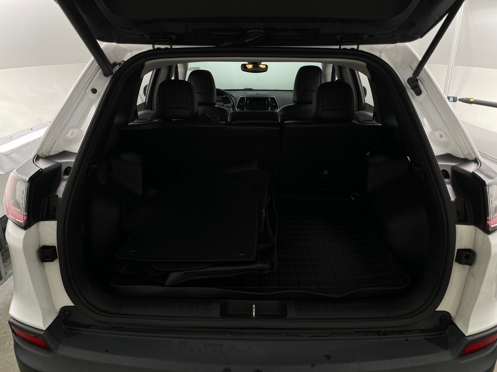 Thumbnail: 2019 Jeep Cherokee - 6