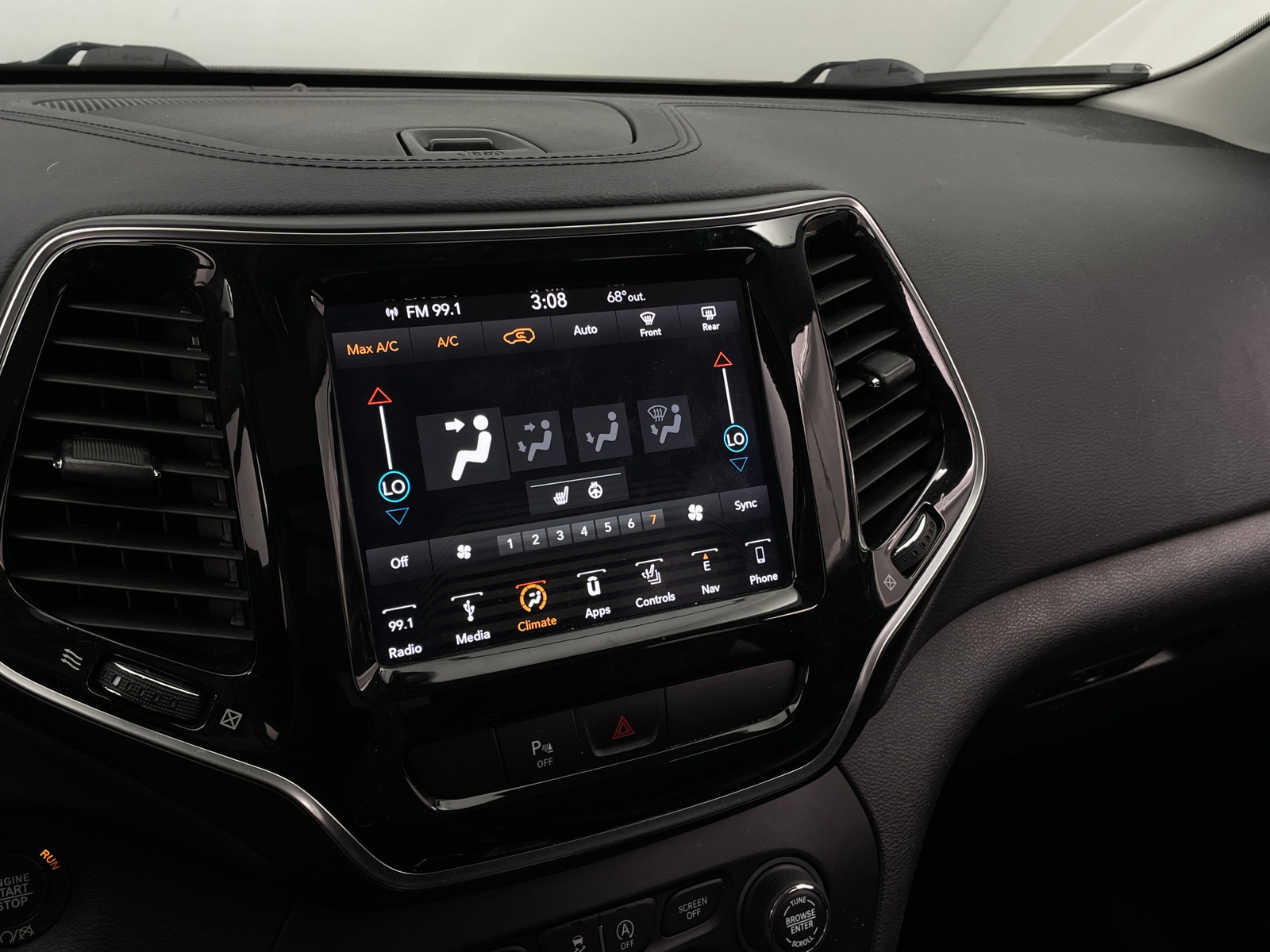 Thumbnail: 2019 Jeep Cherokee - 3