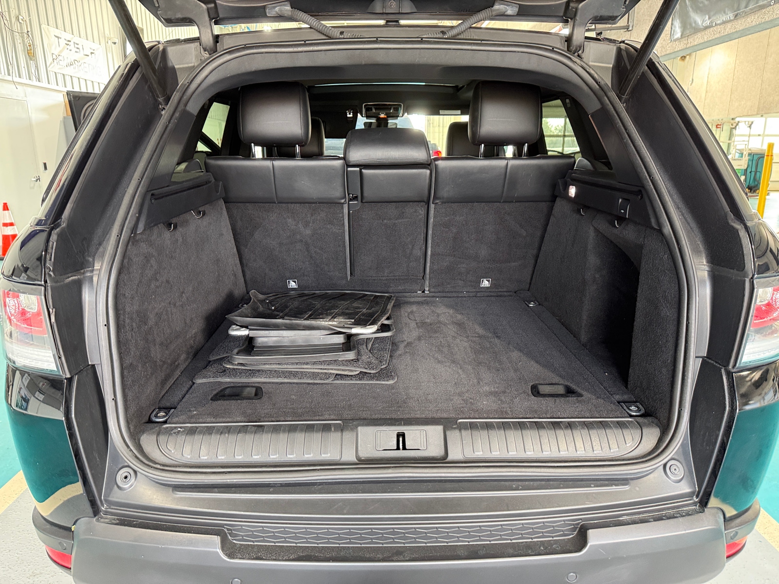 Thumbnail: 2017 Land Rover Range Rover Sport - 6