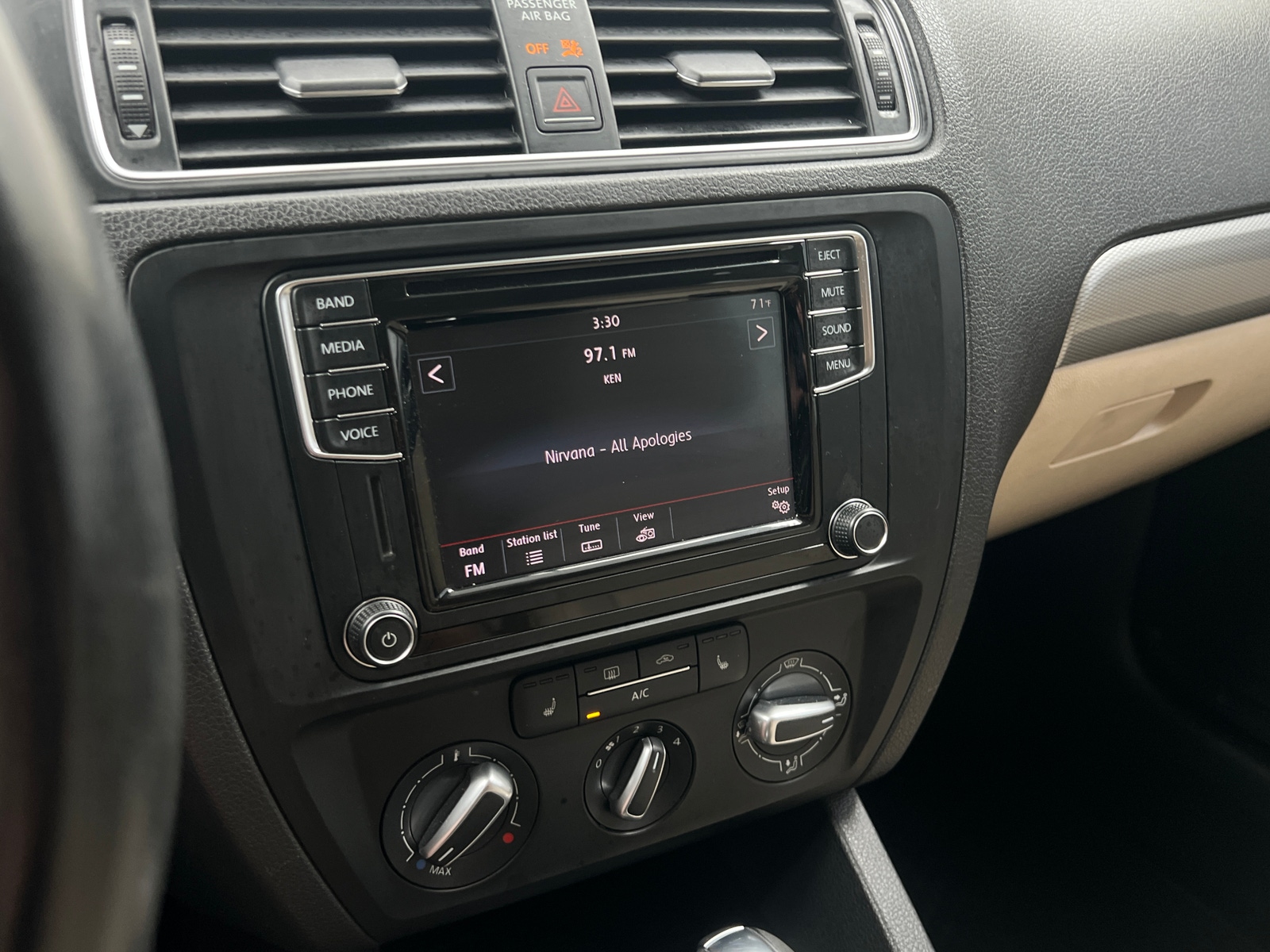 Thumbnail: 2017 Volkswagen Jetta - 3