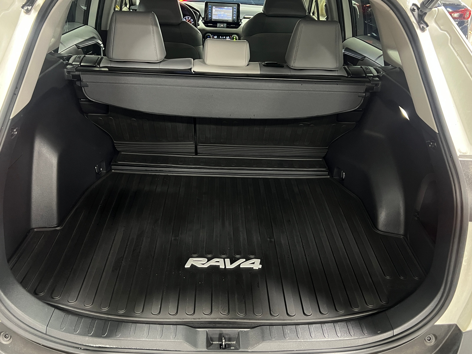 Thumbnail: 2022 Toyota RAV4 - 6