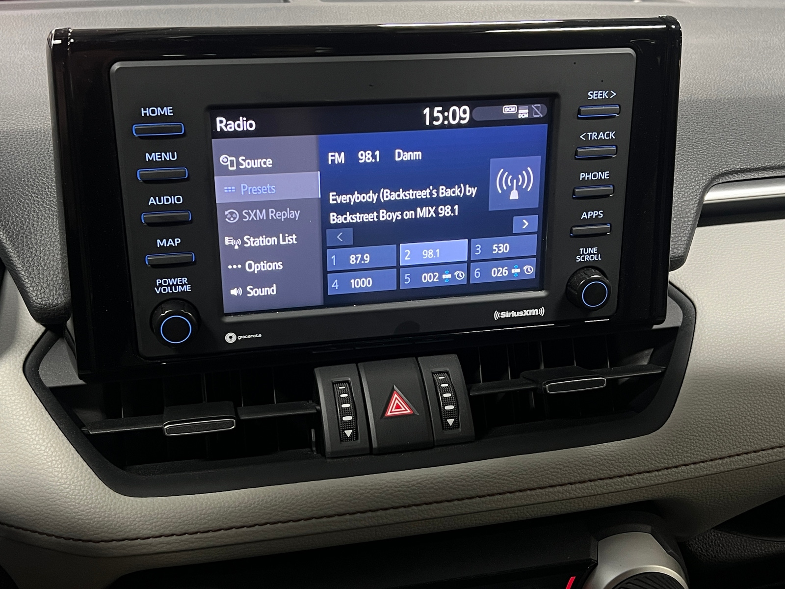 Thumbnail: 2022 Toyota RAV4 - 3