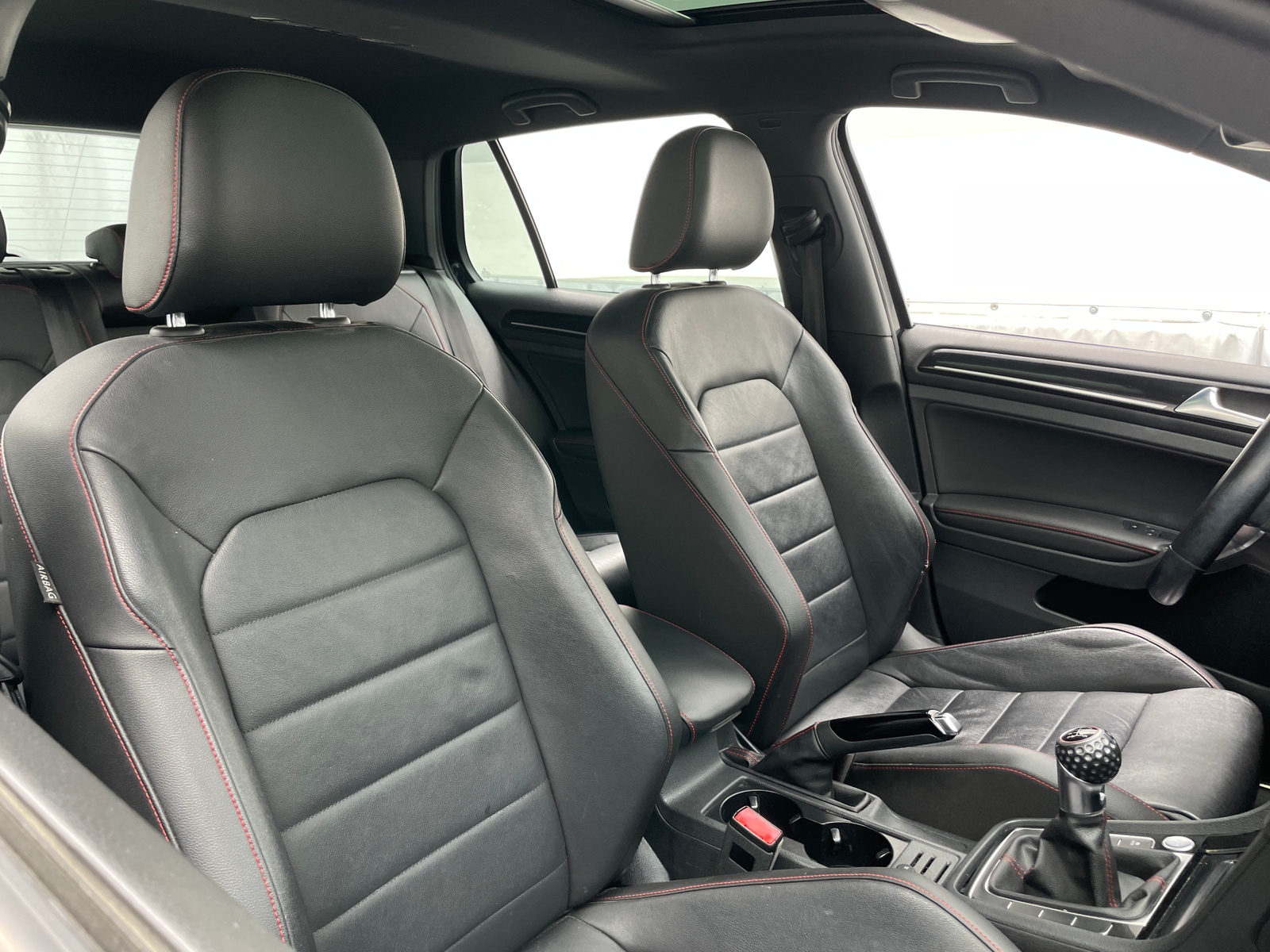 Thumbnail: 2017 Volkswagen Golf - 2