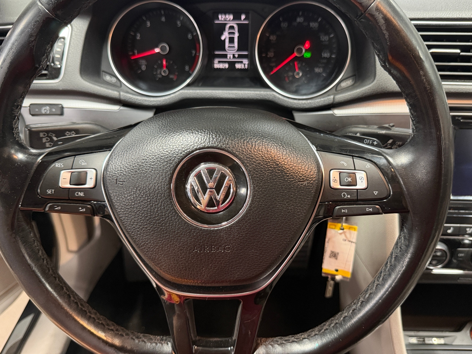 Thumbnail: 2017 Volkswagen Passat - 4