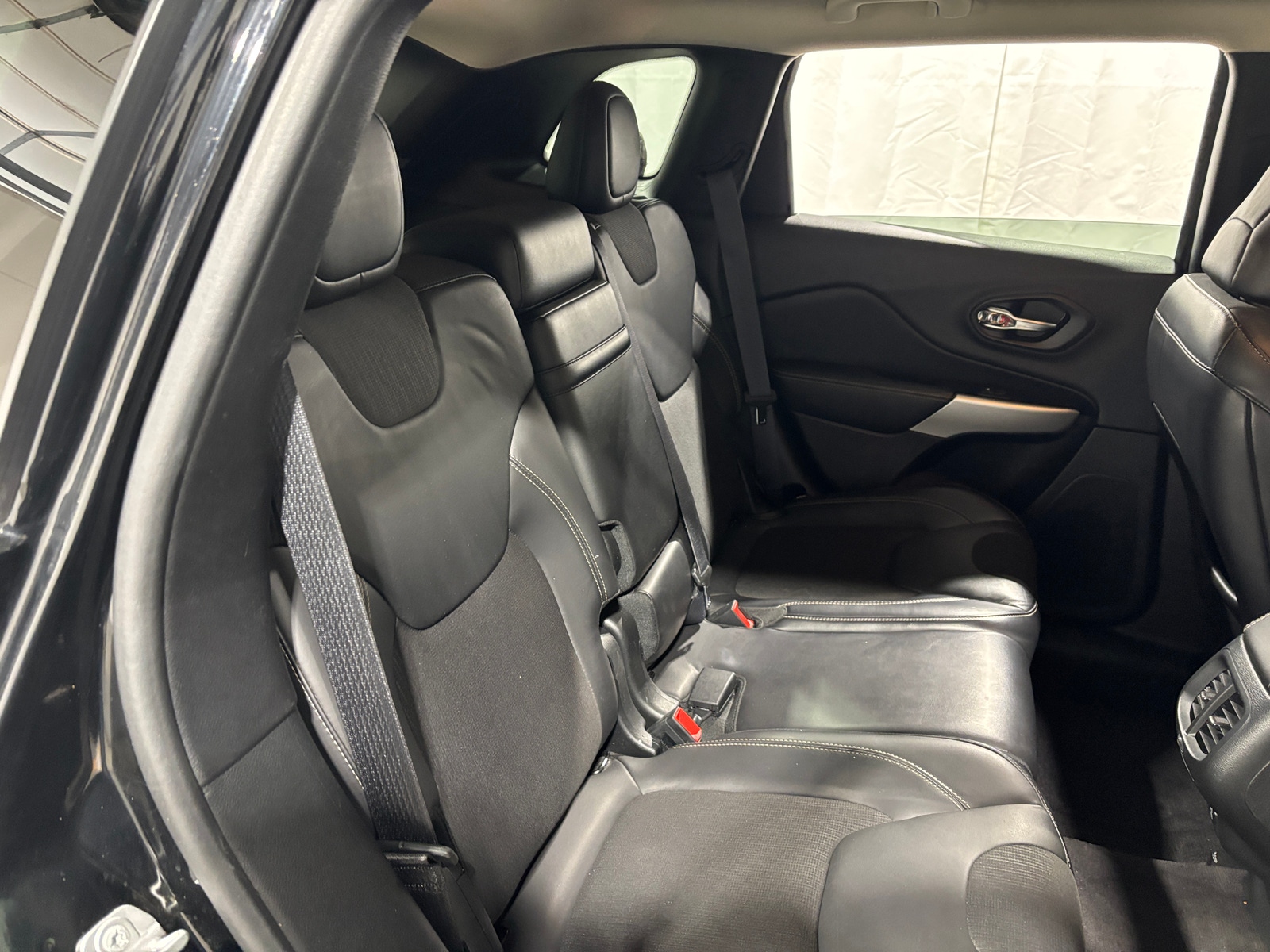 Thumbnail: 2018 Jeep Cherokee - 6