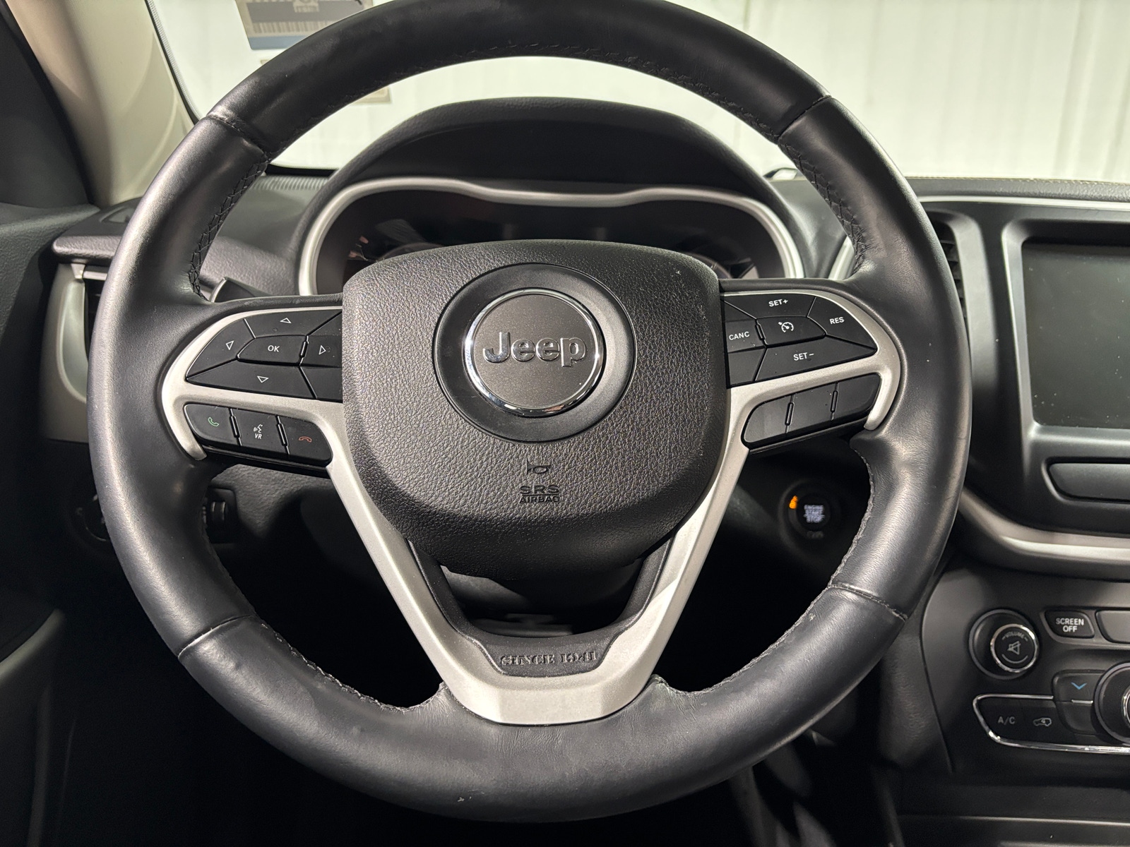 Thumbnail: 2018 Jeep Cherokee - 5