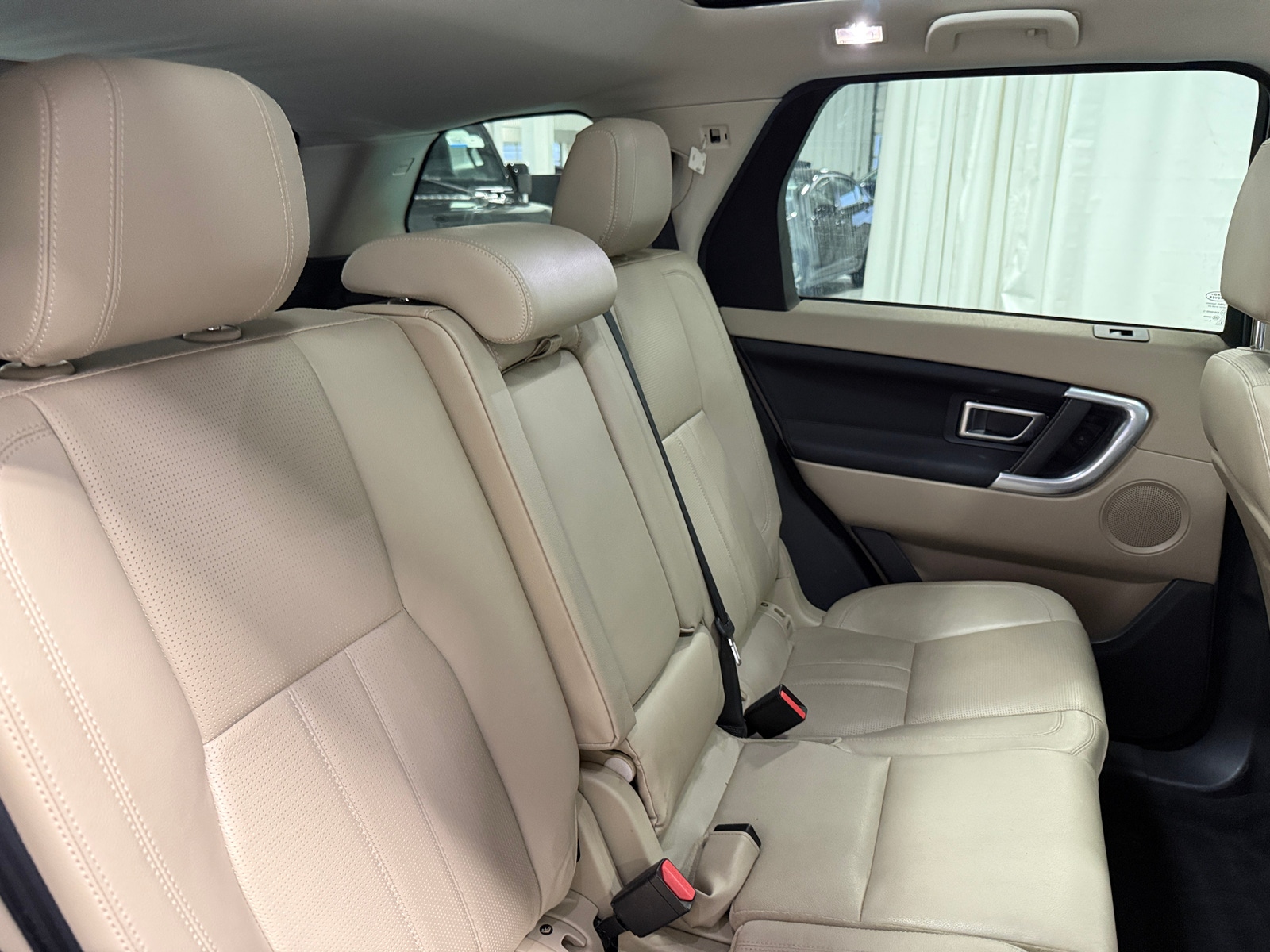 Thumbnail: 2016 Land Rover Discovery Sport - 5