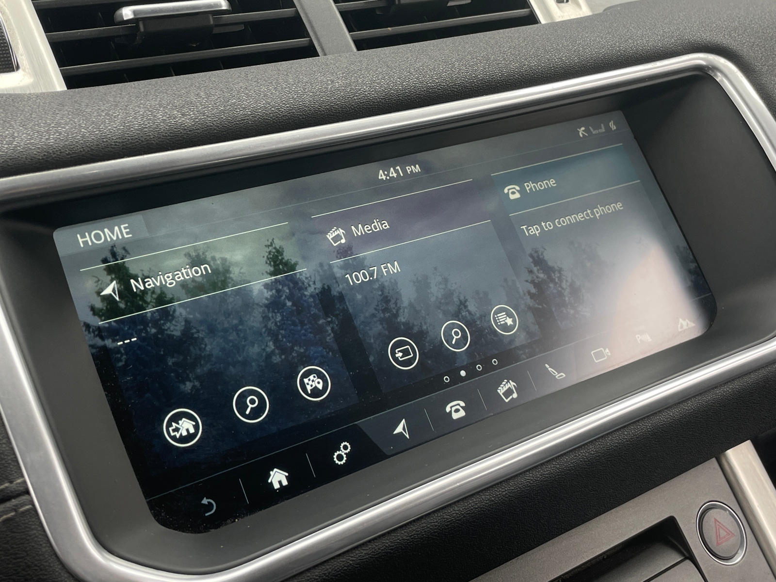 Thumbnail: 2018 Land Rover Range Rover Evoque - 3