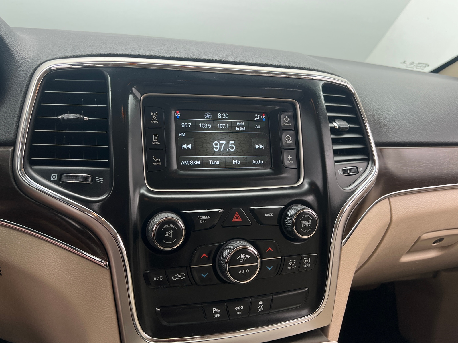 Thumbnail: 2015 Jeep Grand Cherokee - 3
