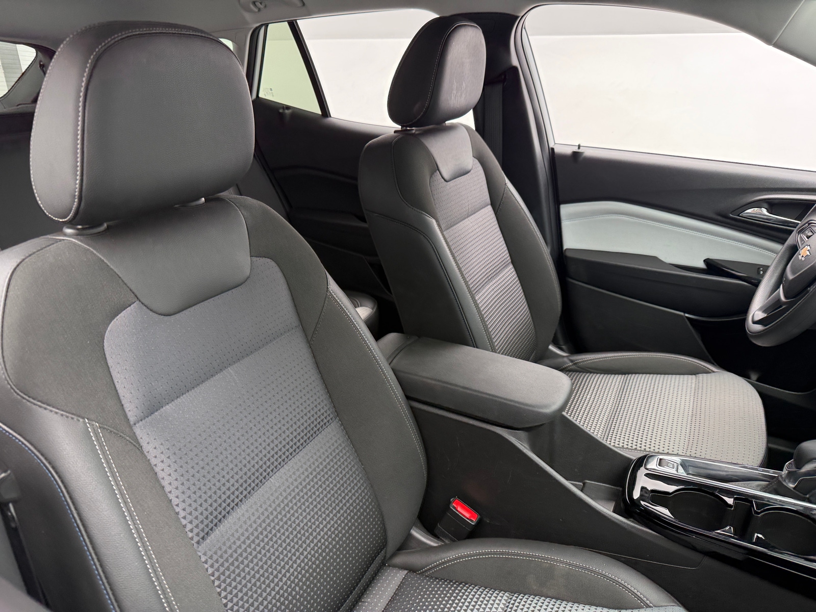 Thumbnail: 2025 Chevrolet Trax - 2