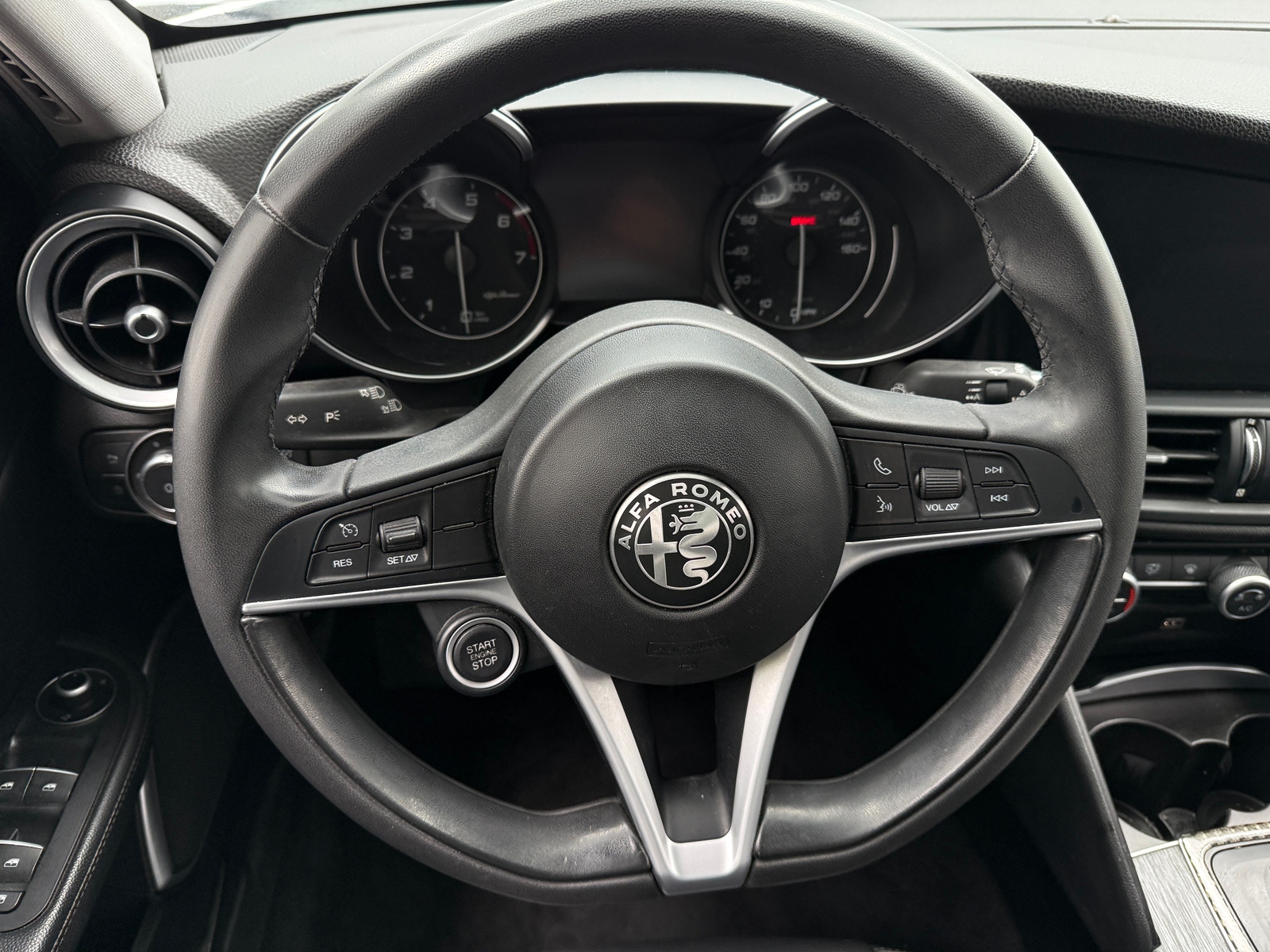 Thumbnail: 2019 Alfa Romeo Giulia - 4