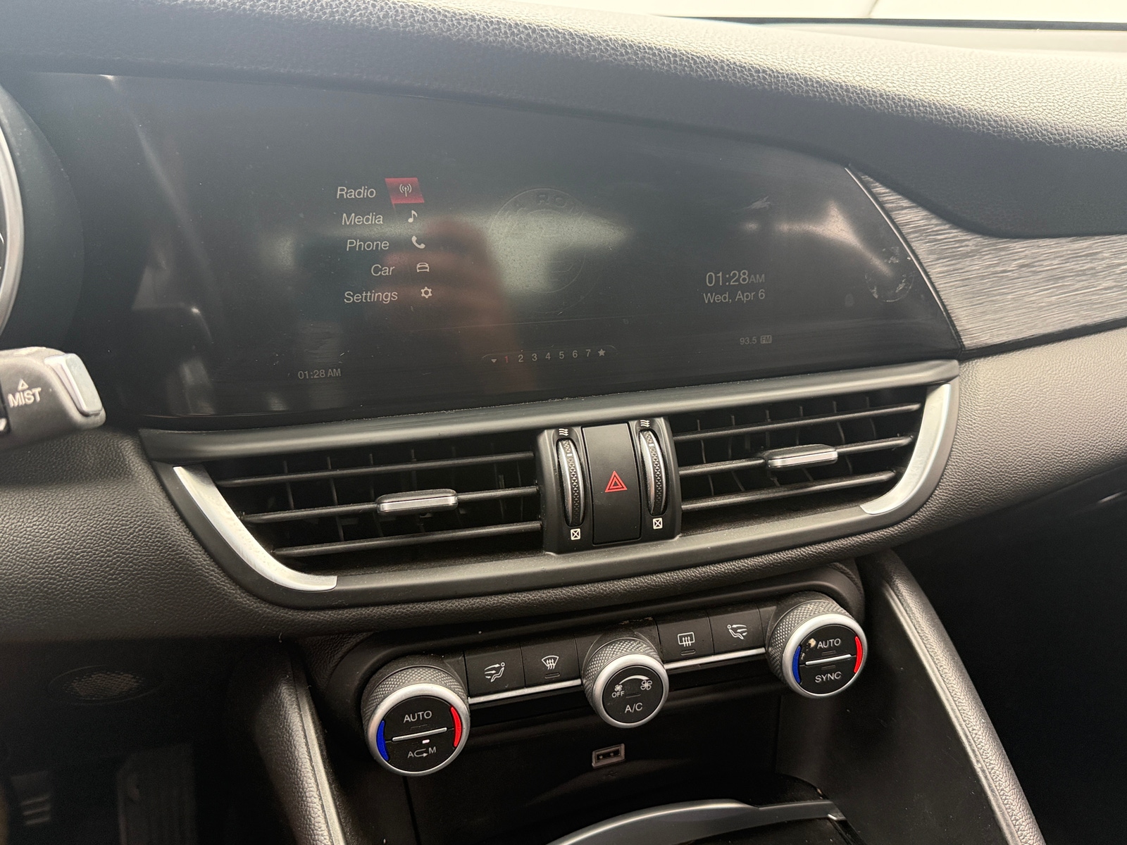 Thumbnail: 2019 Alfa Romeo Giulia - 3