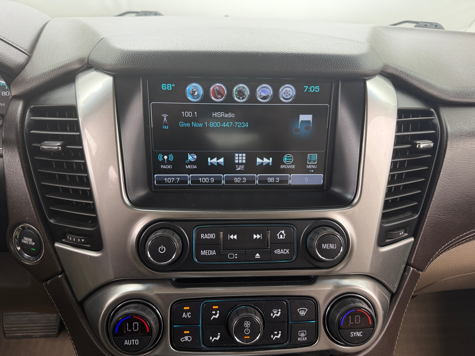 Thumbnail: 2019 Chevrolet Suburban - 3