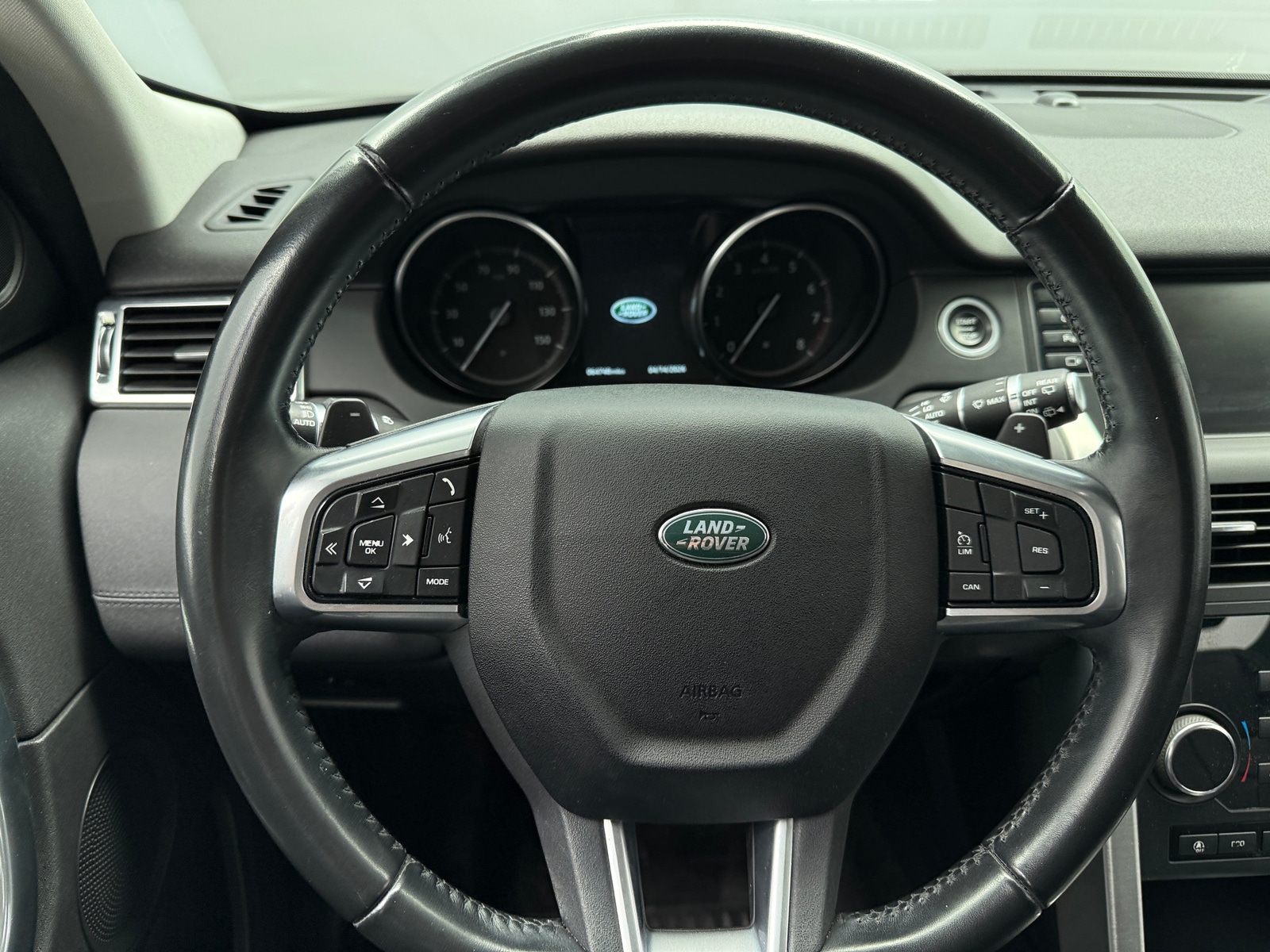 Thumbnail: 2019 Land Rover Discovery Sport - 4