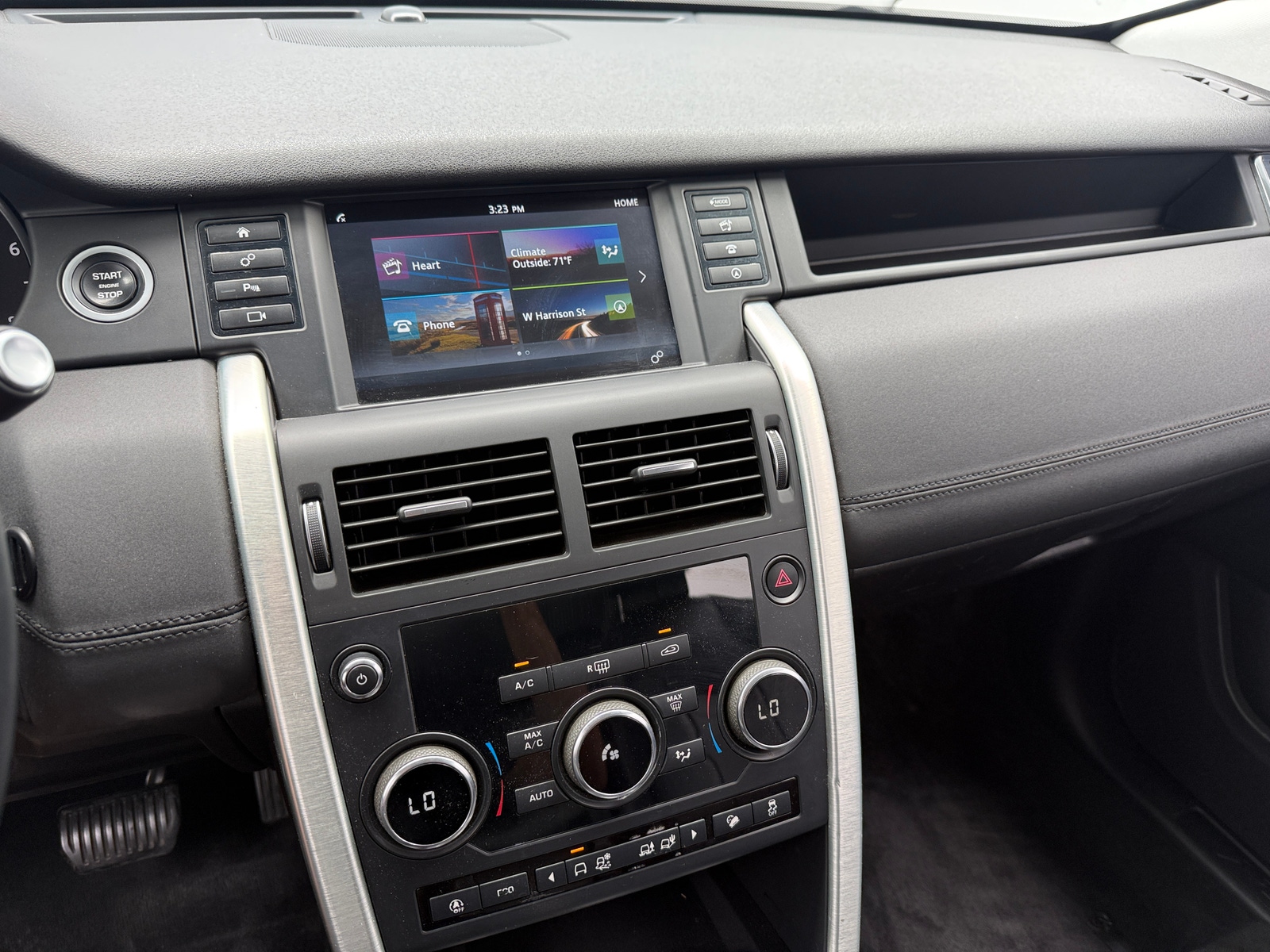 Thumbnail: 2019 Land Rover Discovery Sport - 3