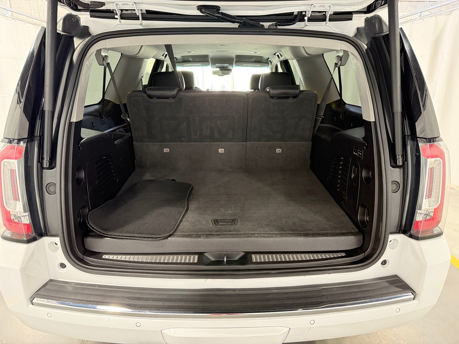 Thumbnail: 2019 GMC Yukon XL - 6