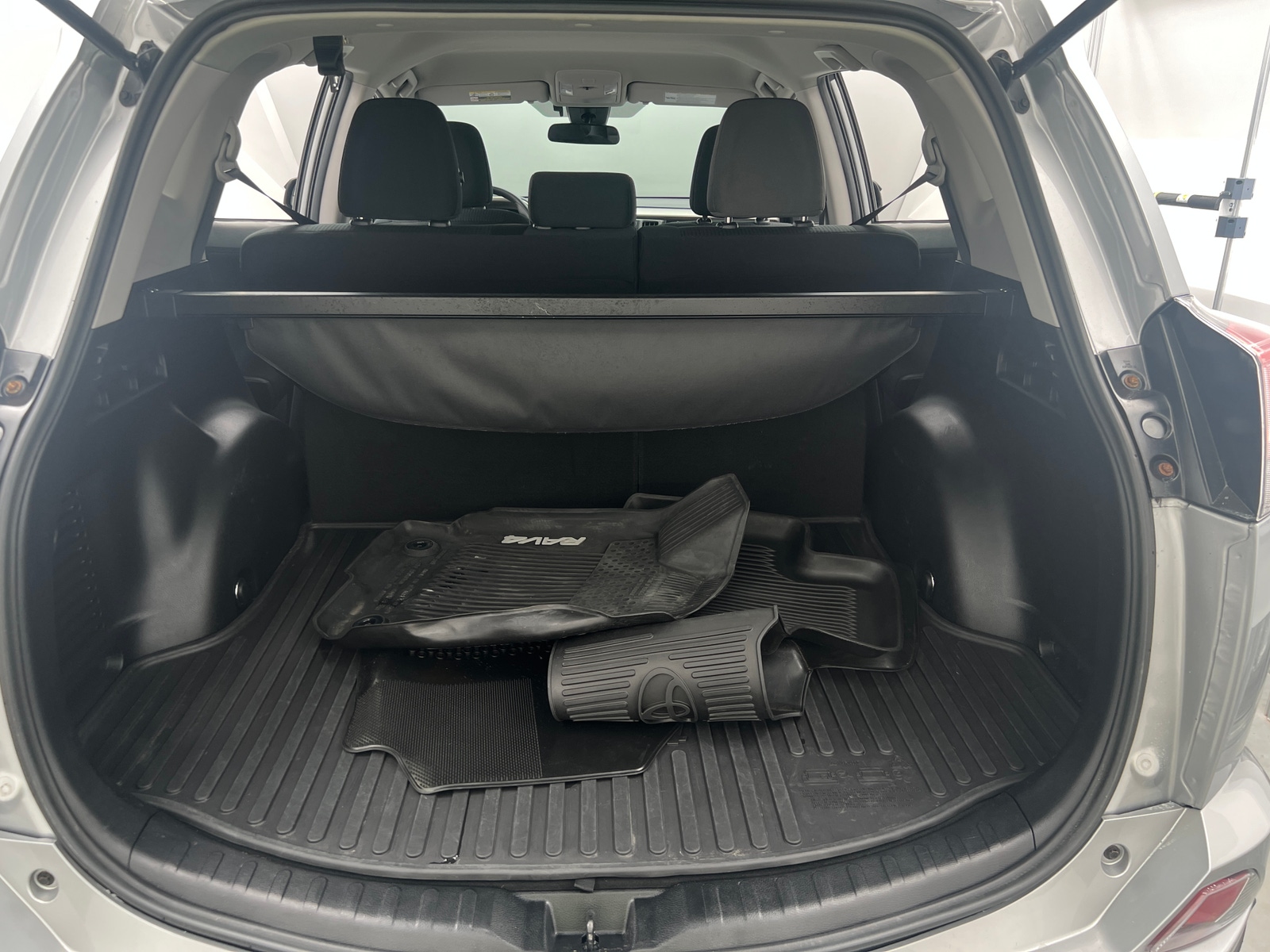 Thumbnail: 2018 Toyota RAV4 - 7