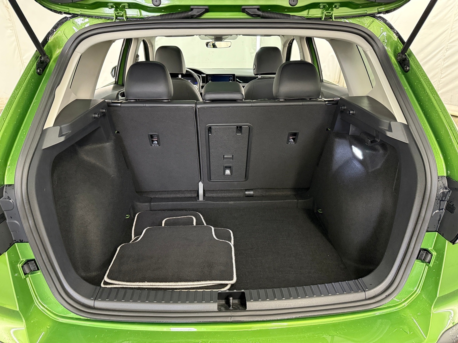 Thumbnail: 2025 Volkswagen Taos - 6