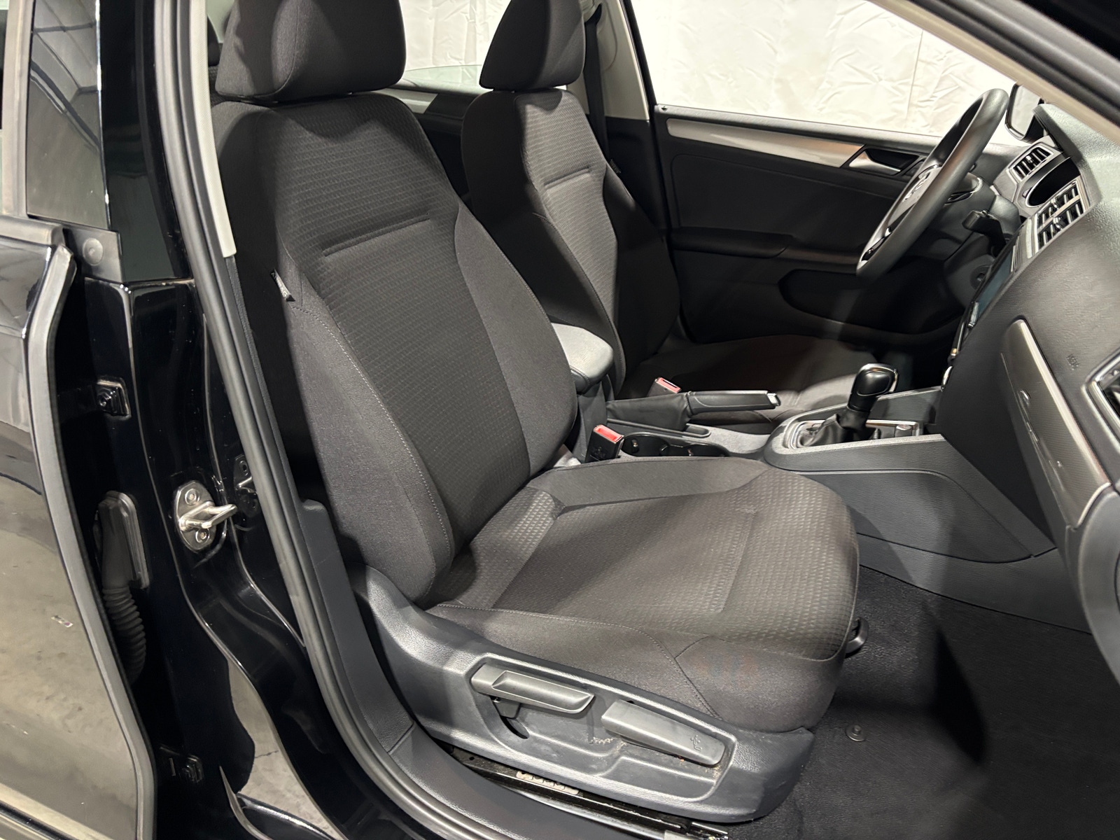 Thumbnail: 2016 Volkswagen Jetta - 2