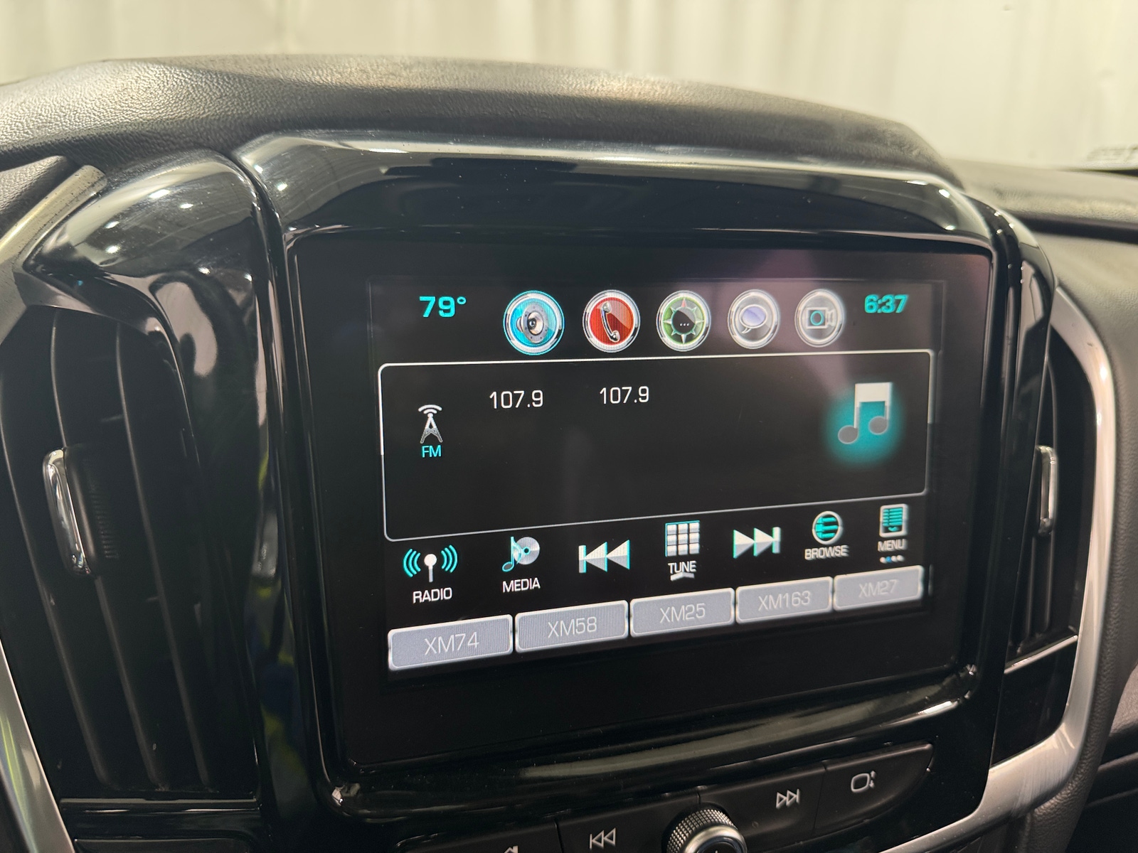 Thumbnail: 2018 Chevrolet Traverse - 3